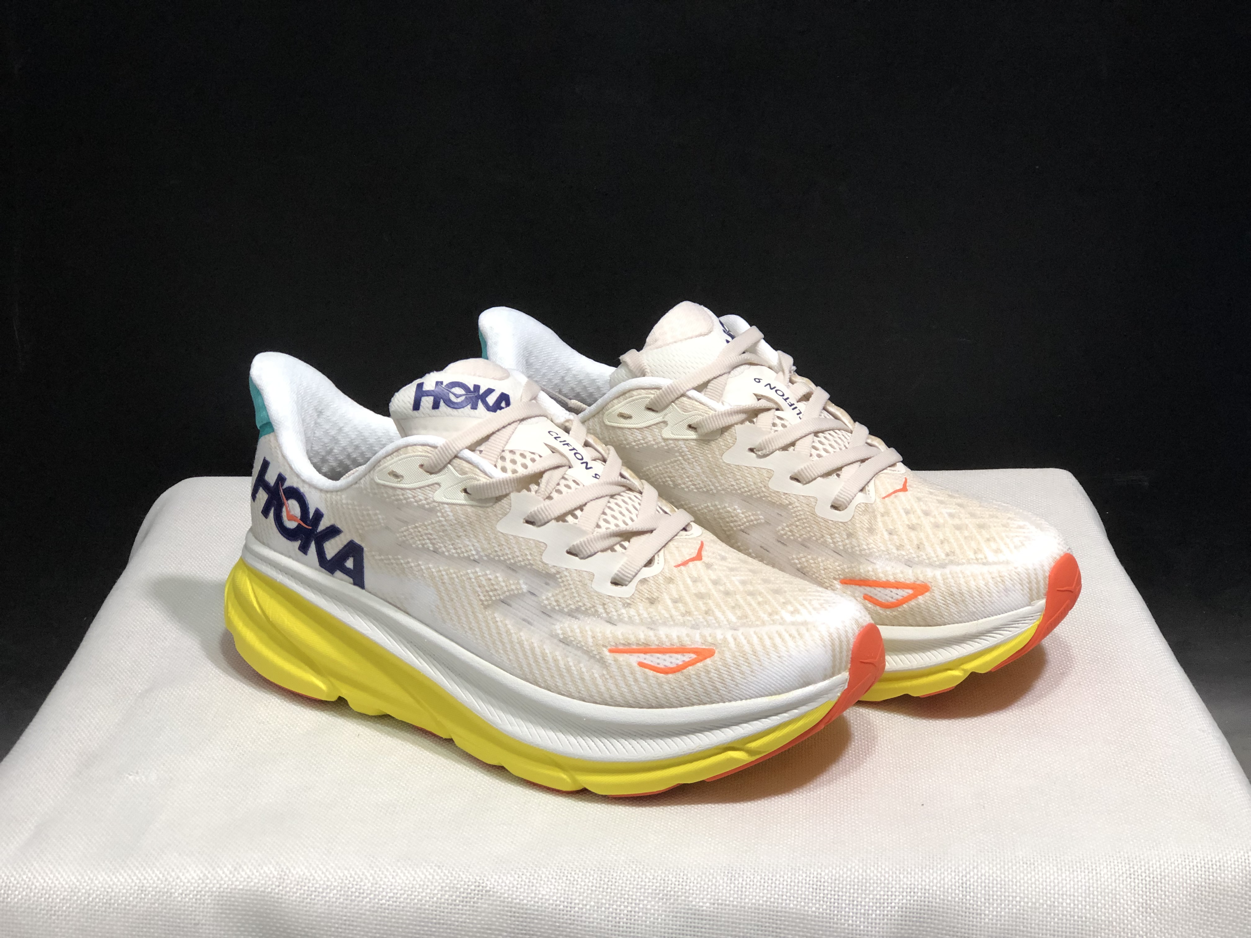 Hoka One One Clifton 9 Running Shoes Athletic Shoes Sneakers White/Yellow