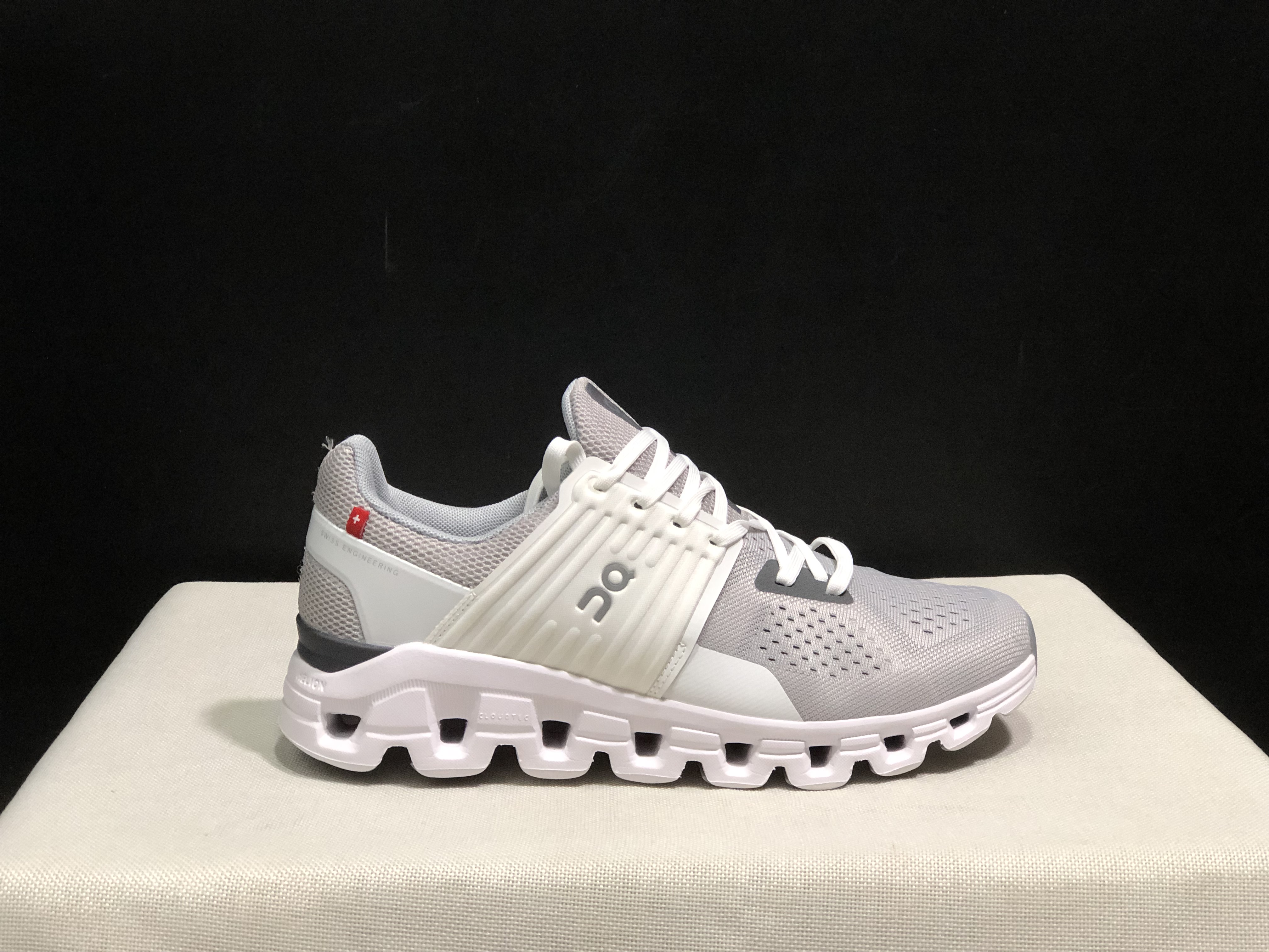 On Running Cloudswift Cushioning Running Shoes Light Grey/White