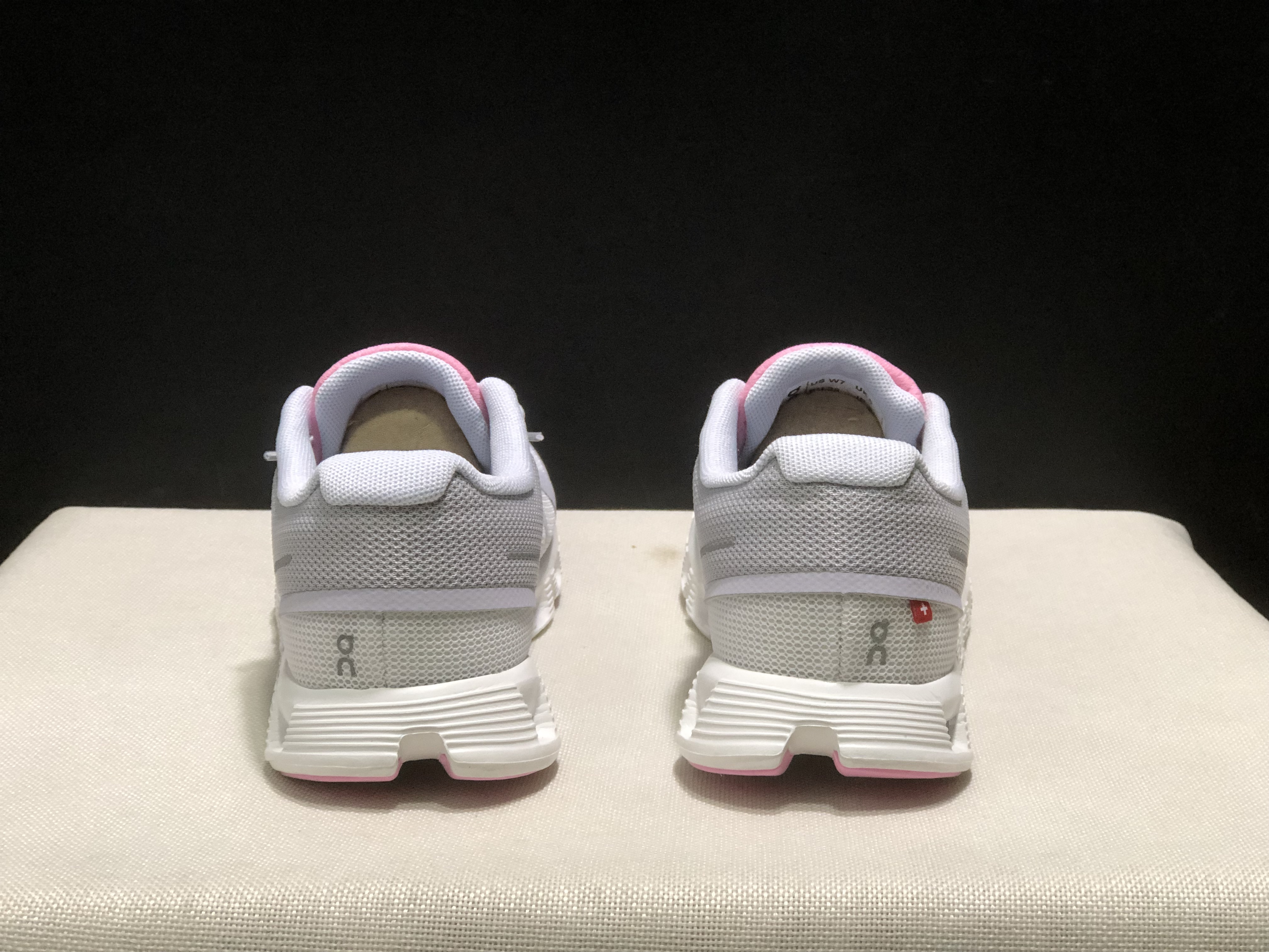 On Running Cloud 5 Lightweight Running Shoes Grey/Peach