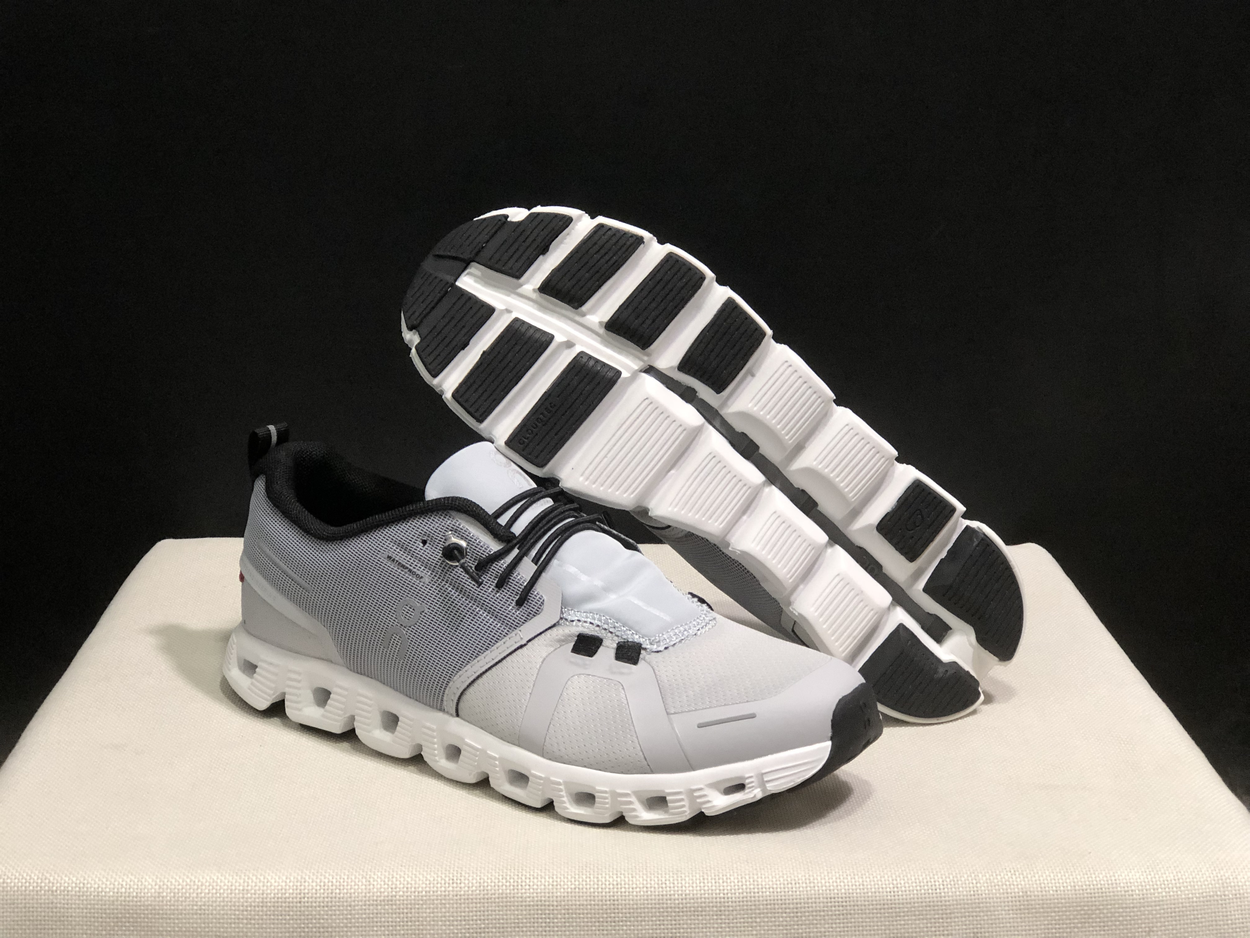 On Running Cloud 5 Lightweight Running Shoes Grey