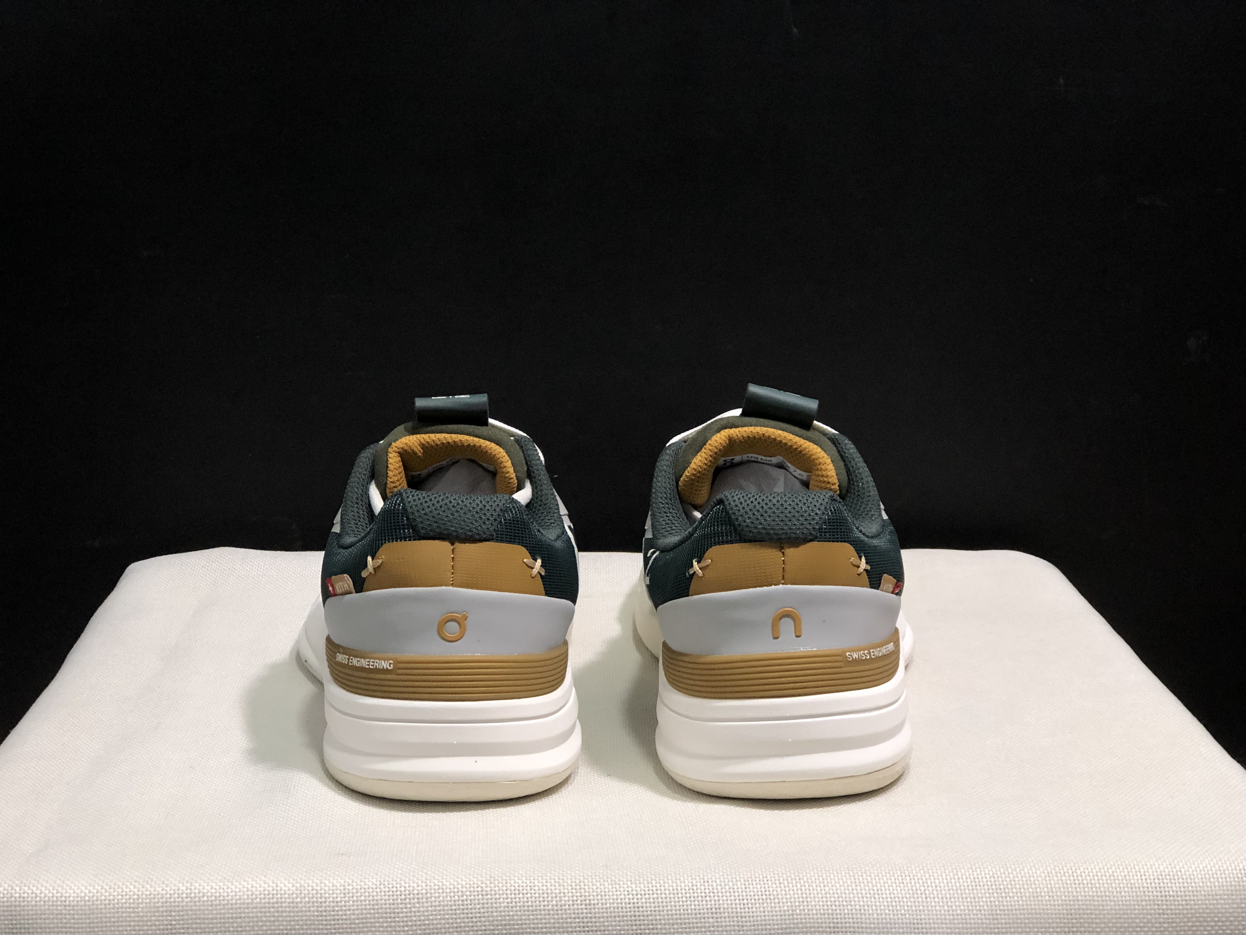 On Running The Roger Rro Durable And Breathable Tennis Shoes Beige/Ink Green