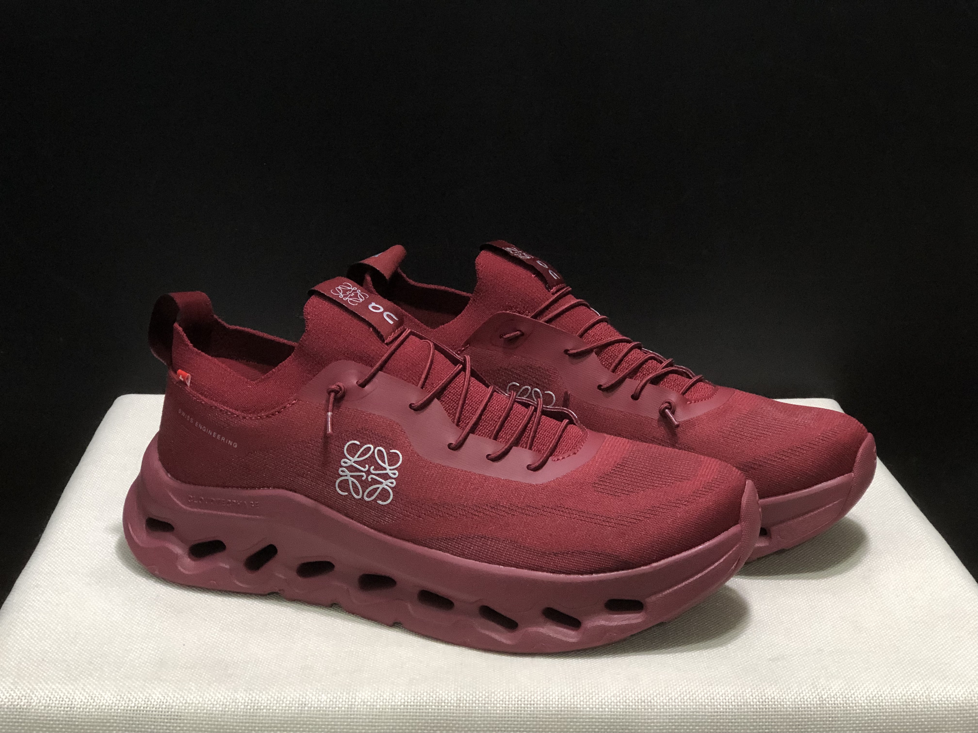 LOEWE x On Running Cloudtilt Running Shoes Co-Signed Edition Red