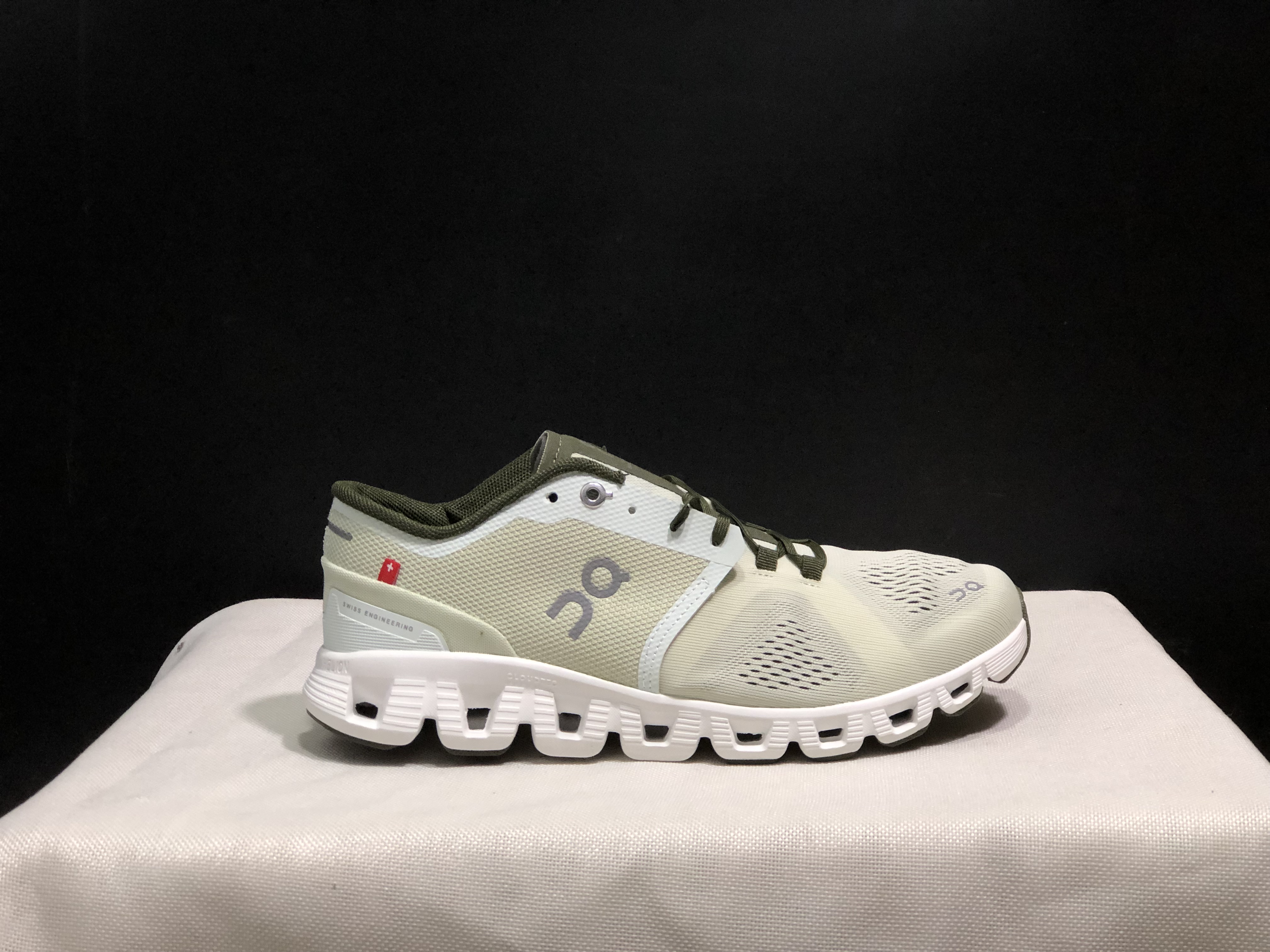 On Running Cloud X Lightweight Running Shoes Aloe Green