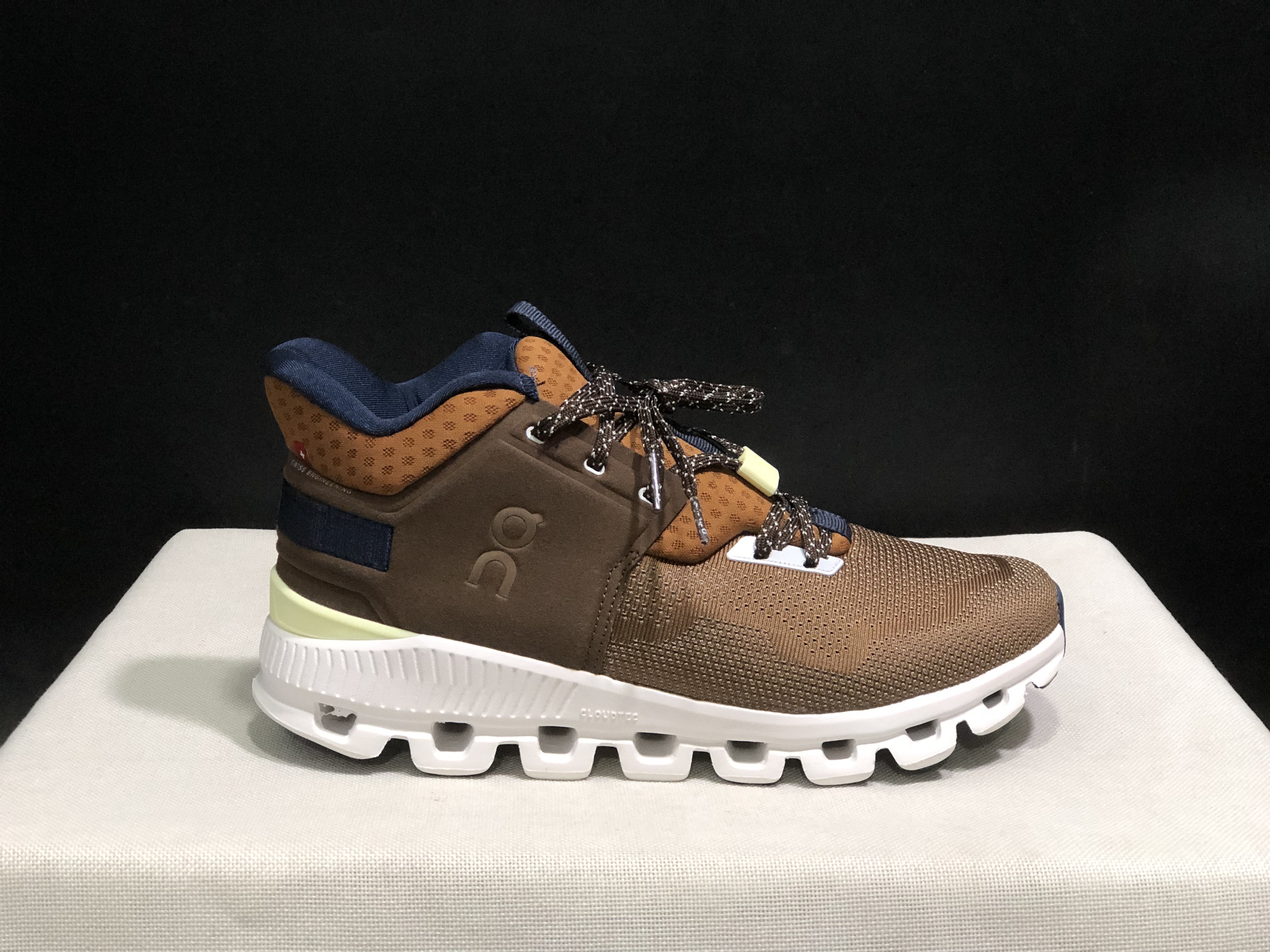 On Running Cloud Hi Edge Outdoor Training Running Shoes Dark Brown