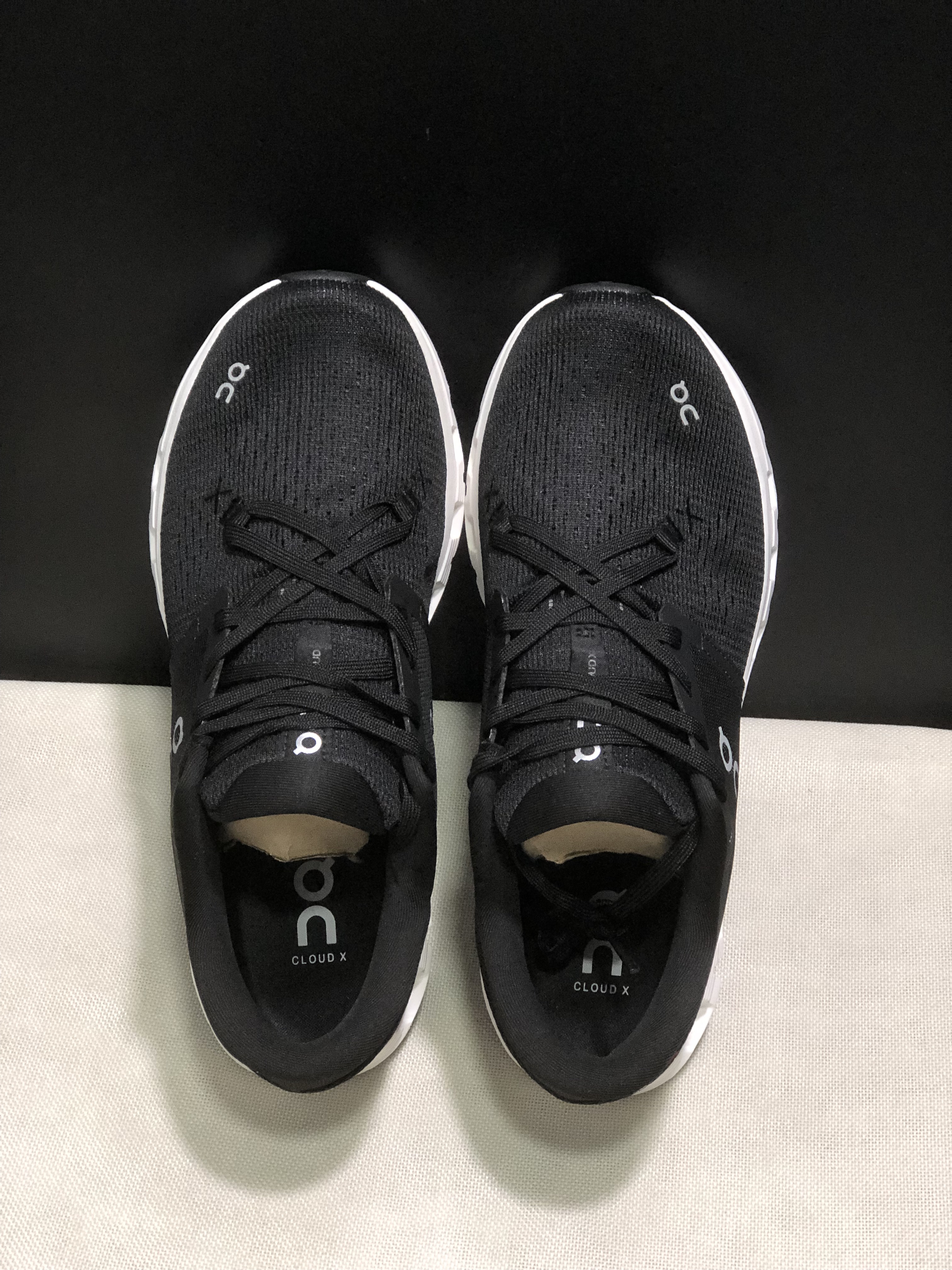 On Running Cloud X4 Comfortable Running Shoes Black/White