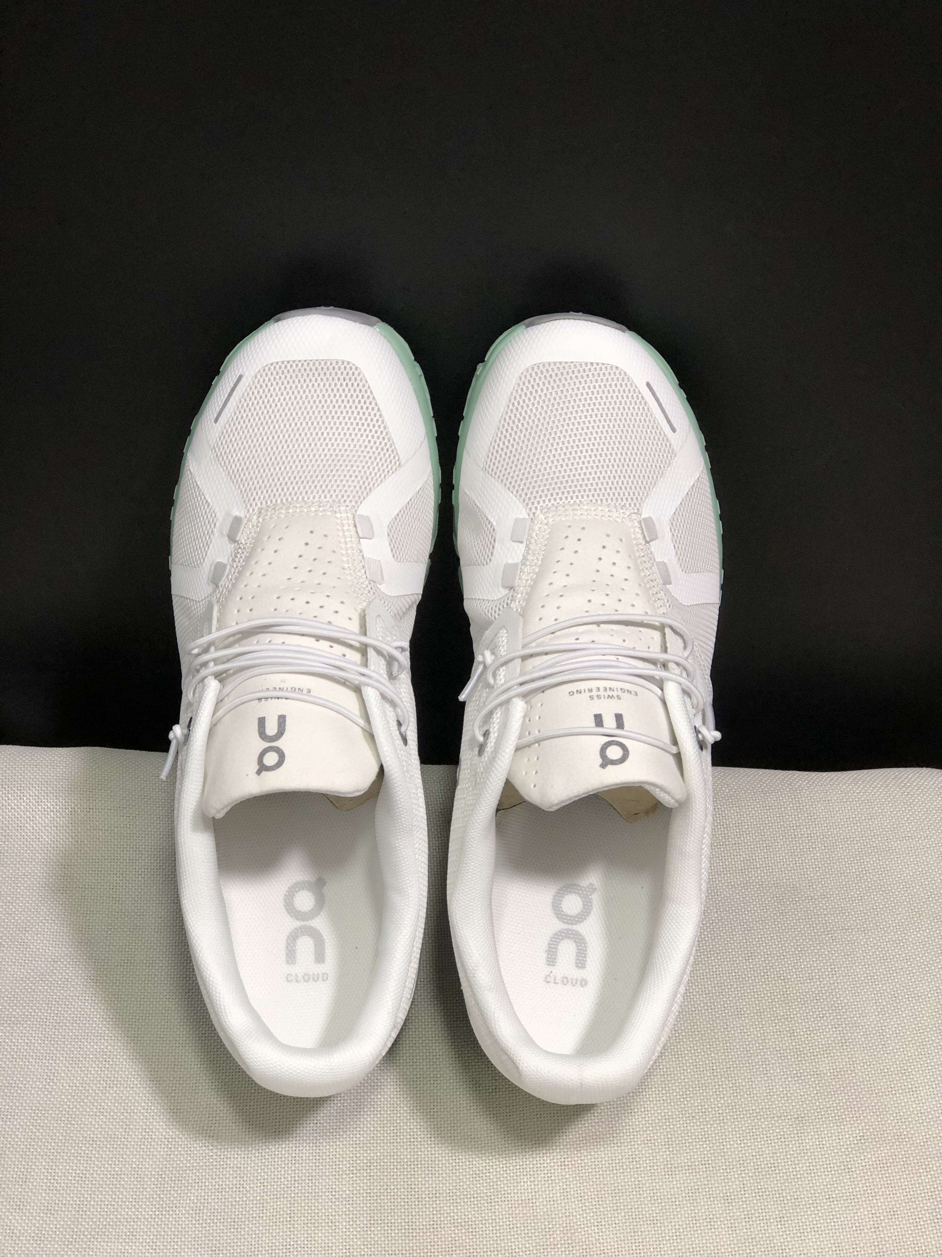 On Running Cloud 5 Lightweight Running Shoes White/Green