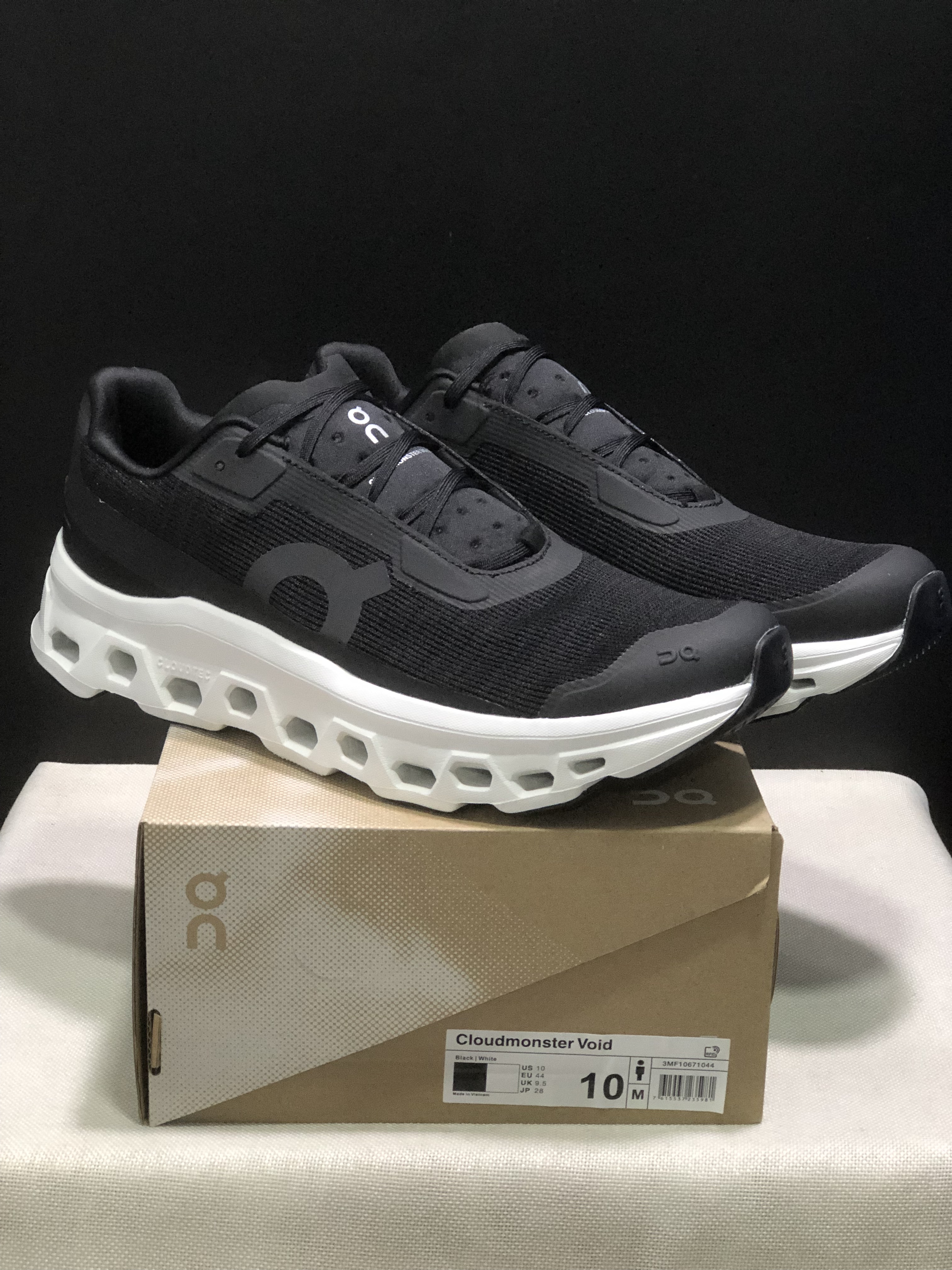 On Running Cloudmonster Void 1 M Casual Running Shoes Black/White