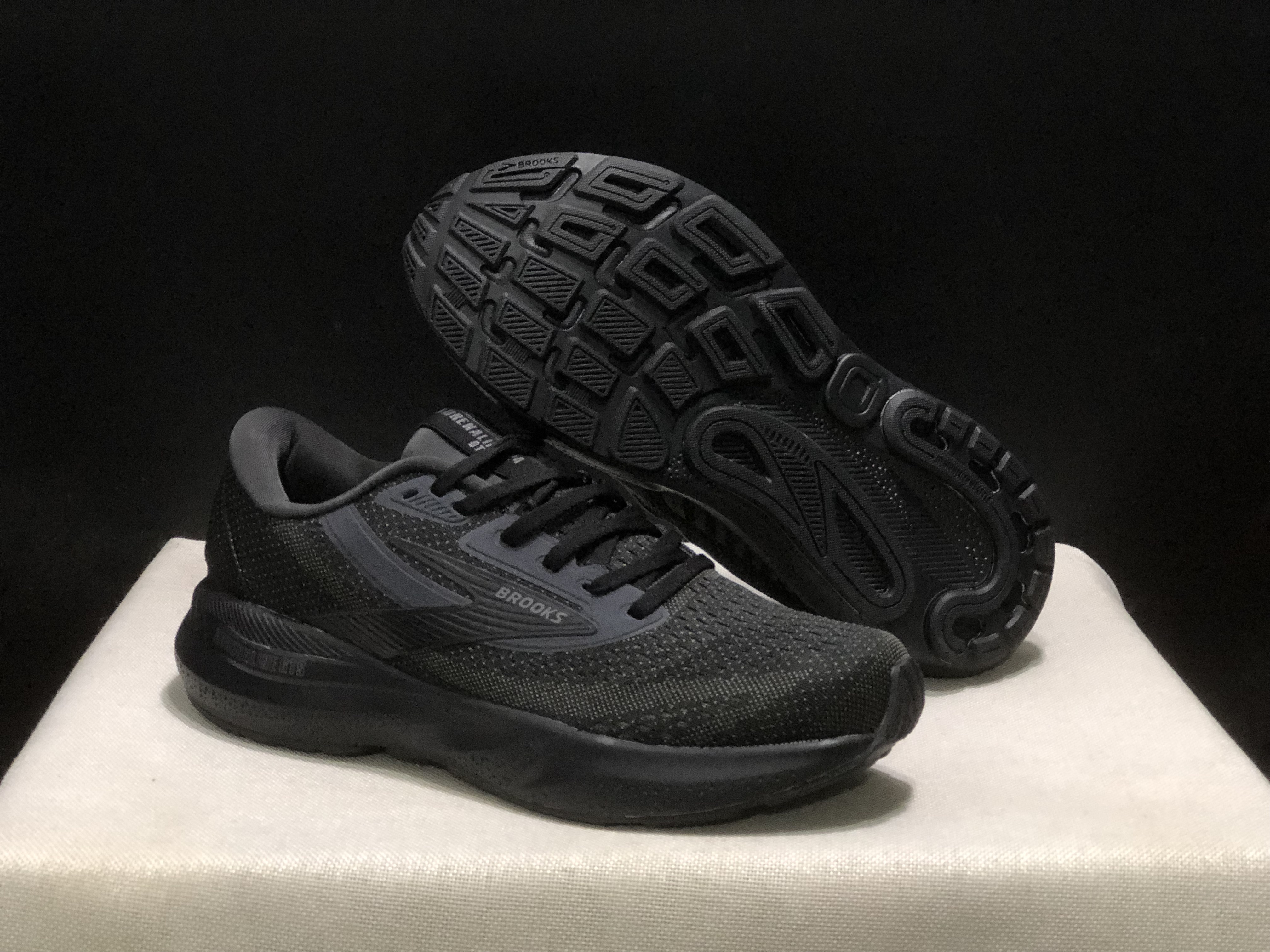 Brooks Adrenaline GTS 24 Casual Running Shoes Black/Black/Ebony