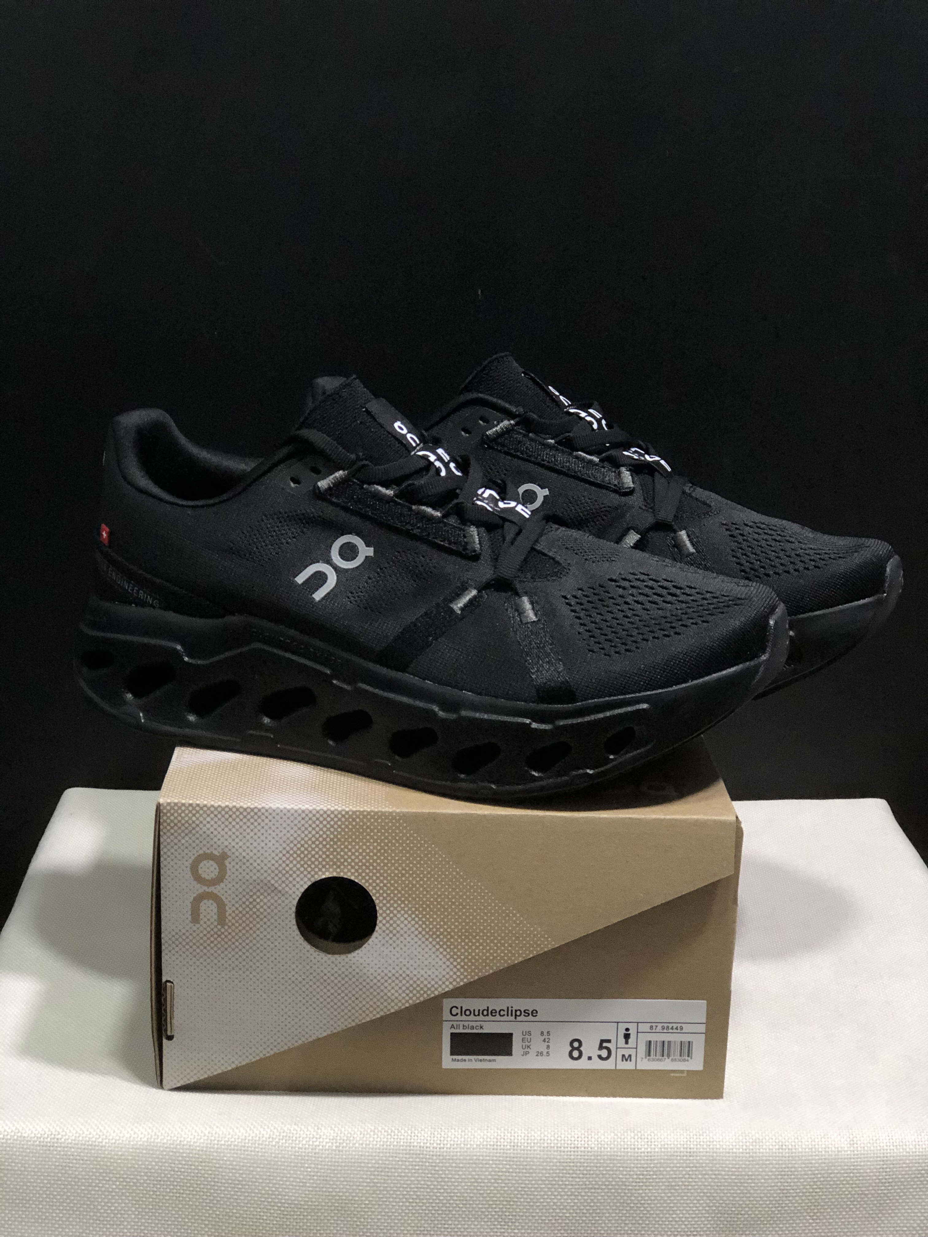 On Running Cloudeclipse Soft And Comfortable Running Shoes All Black