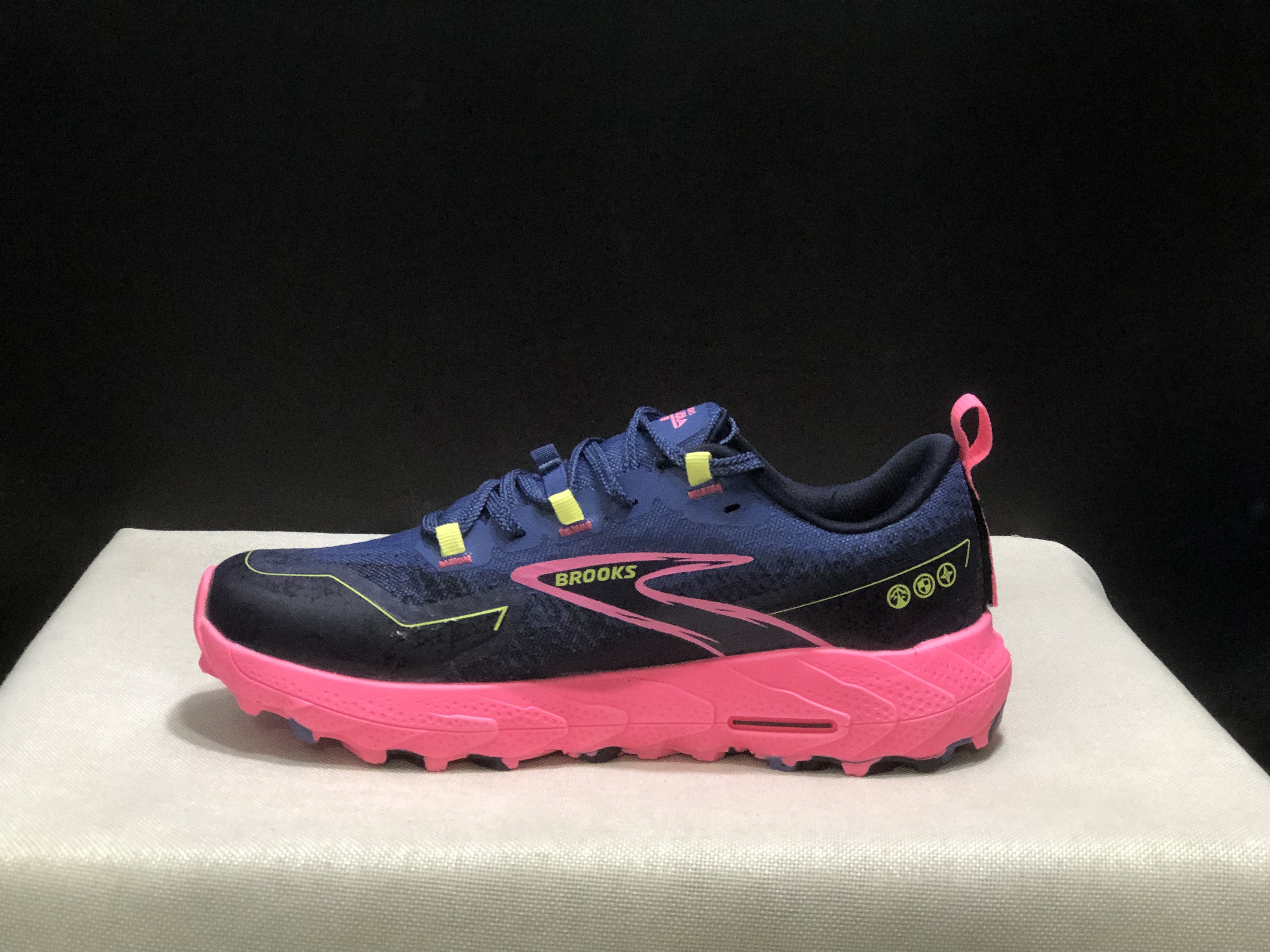 Brooks Cascadia 18 Low-top Running Shoes Grey Blue/Pink/Sunny Lime