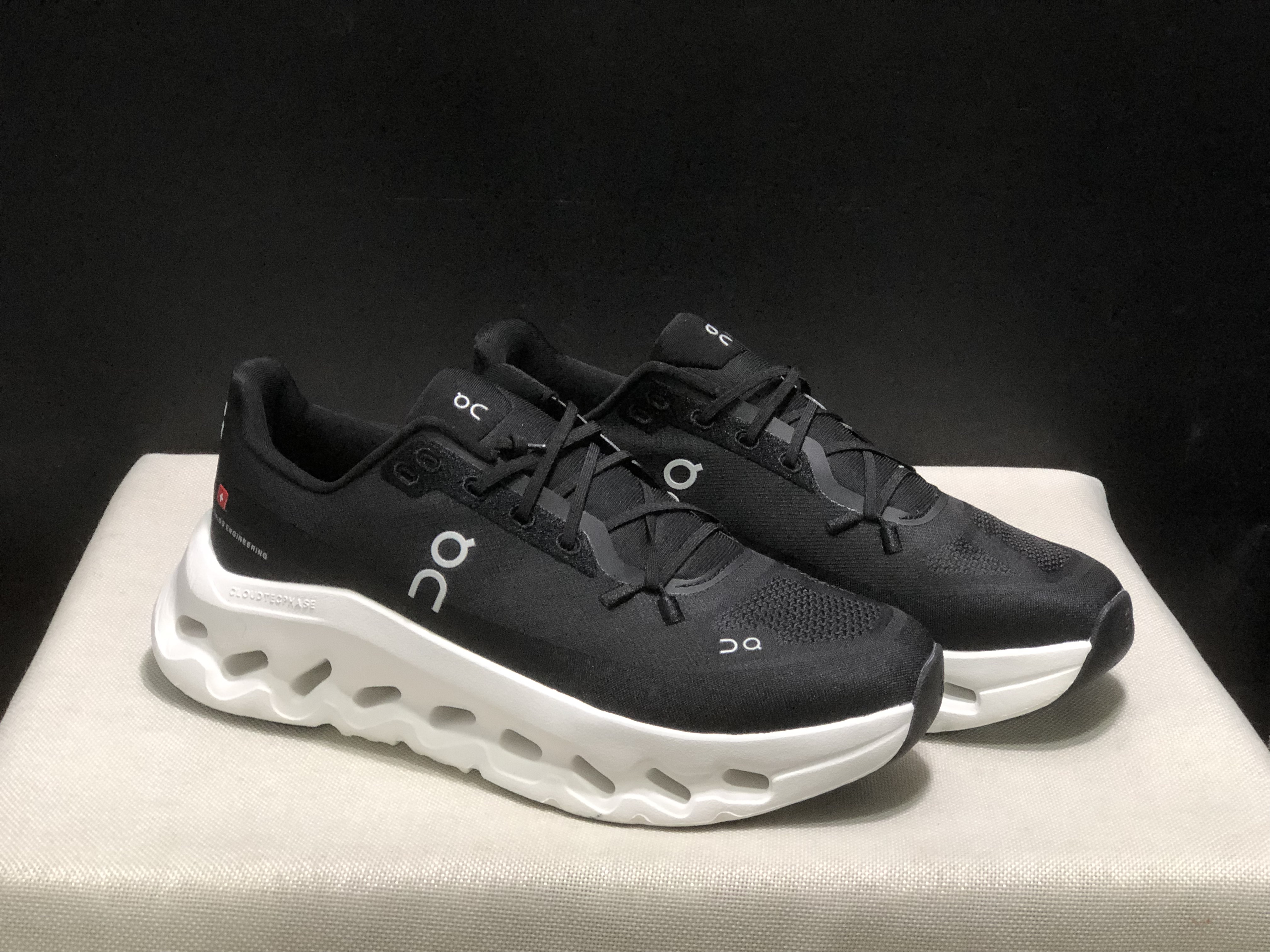 On Running Cloudtilt Durable White/Black Casual Life Shoes