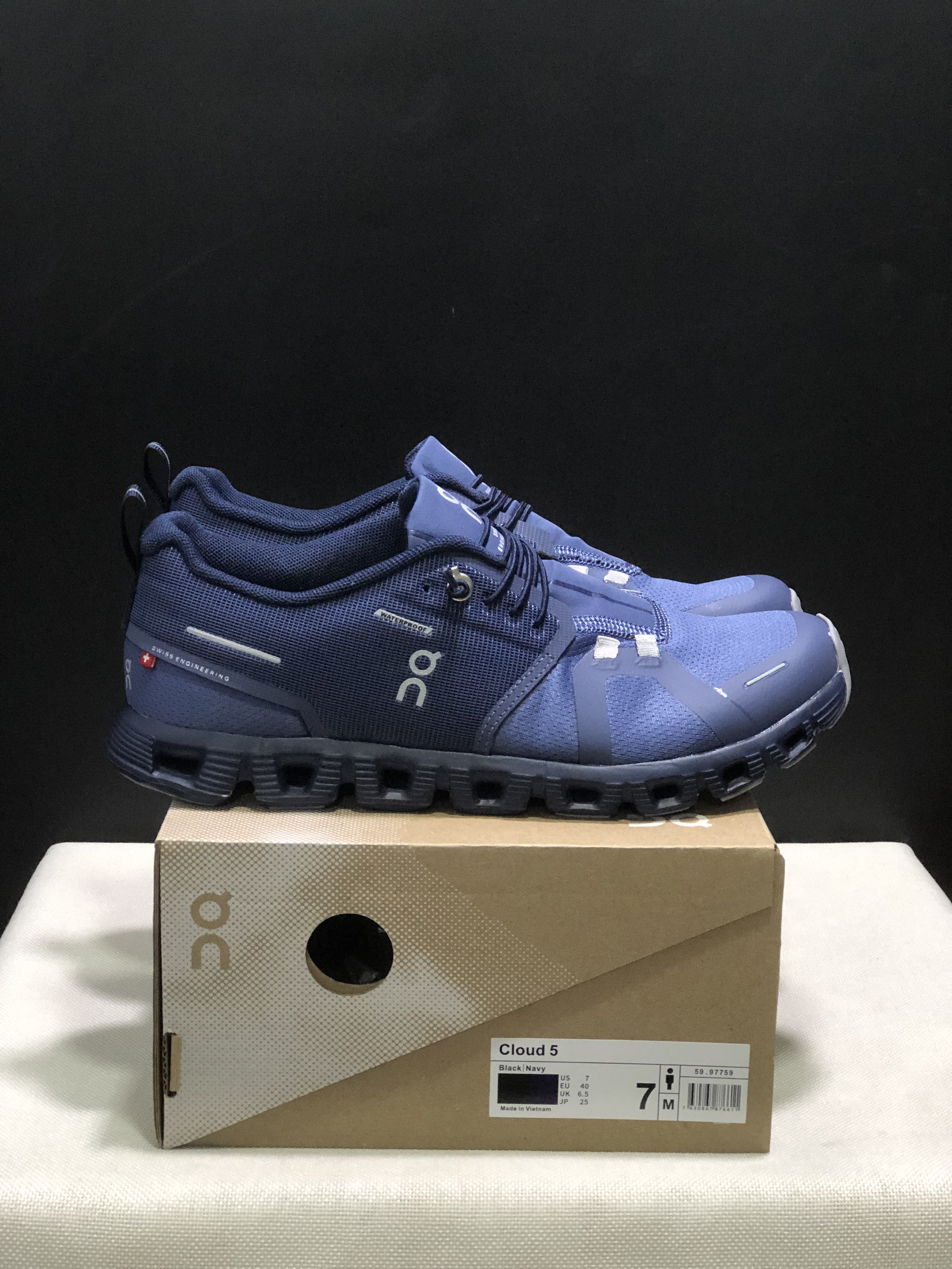 On Running Cloud 5 Navy Lightweight Running Shoes