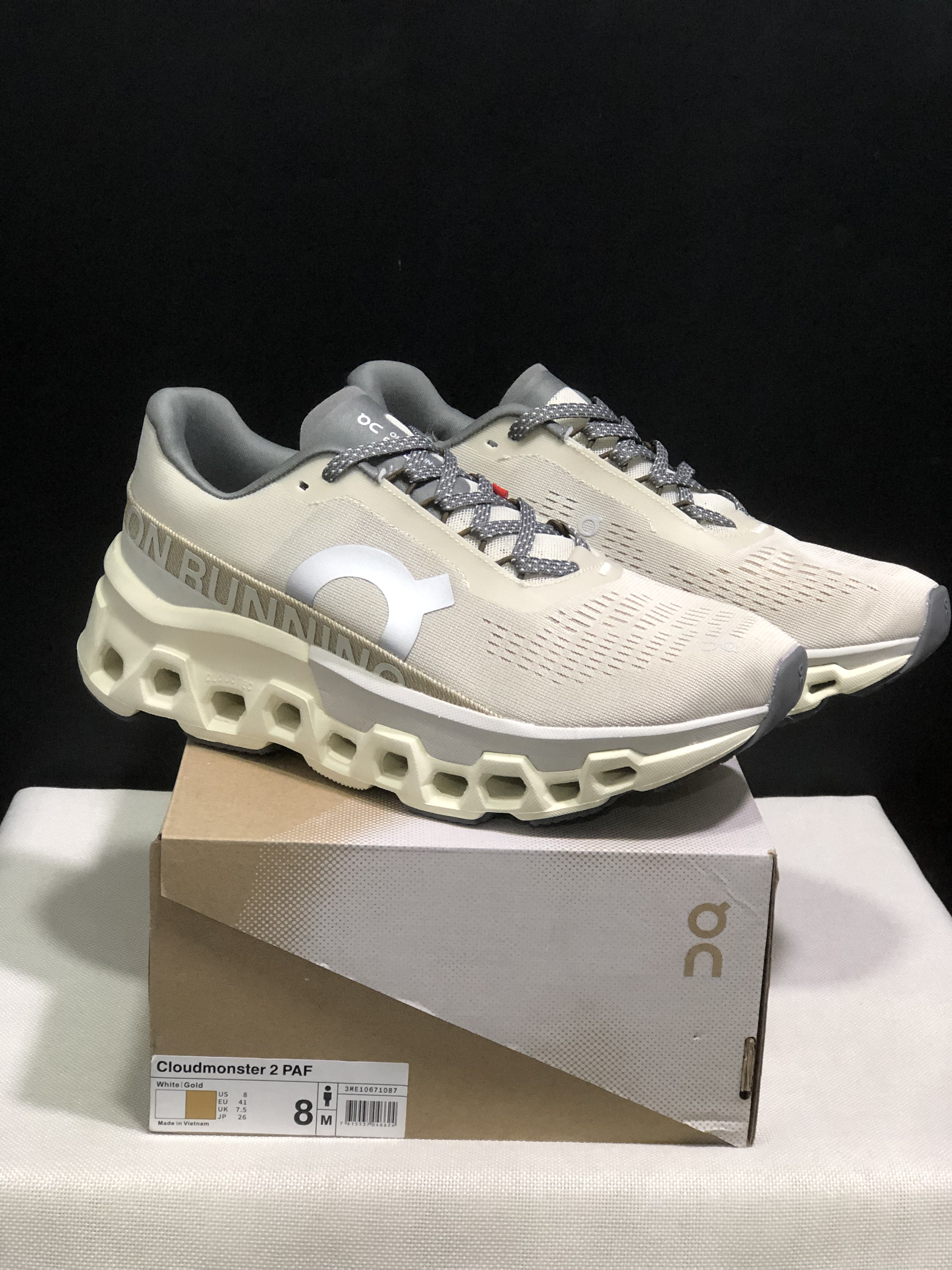 On Running Cloudmonster 2 Shock-Absorbing And Breathable Running Shoes Grey/Light Khaki