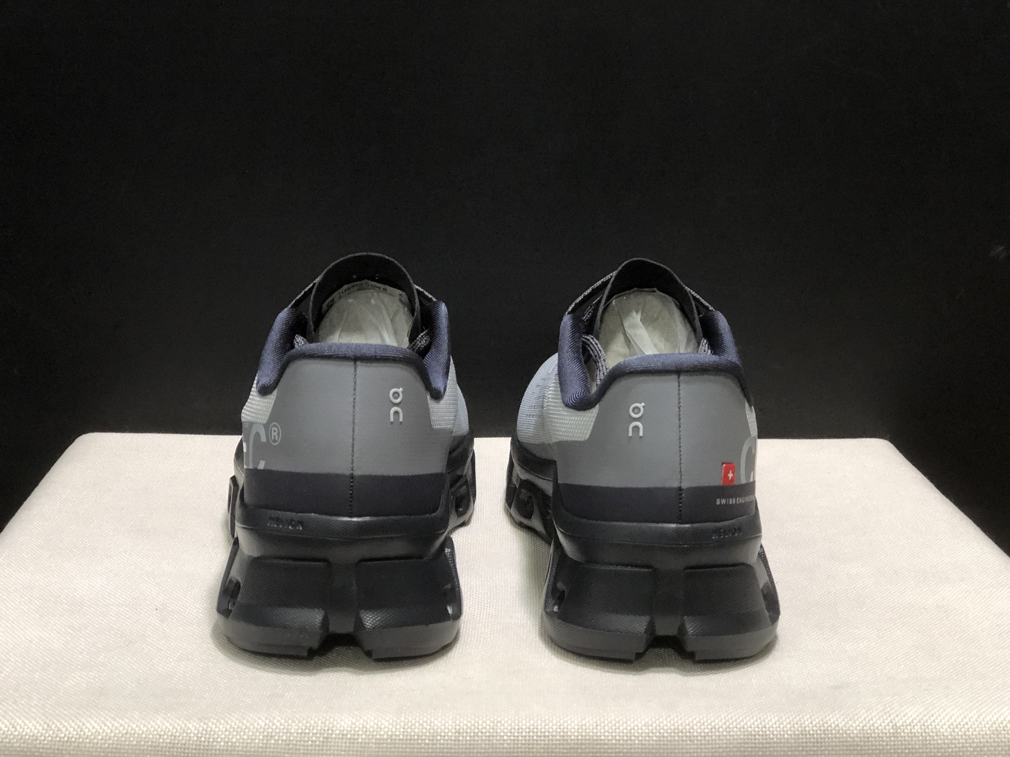 On Running Cloudmonster Anti-Slip Running Shoes Eclipse/Magnet