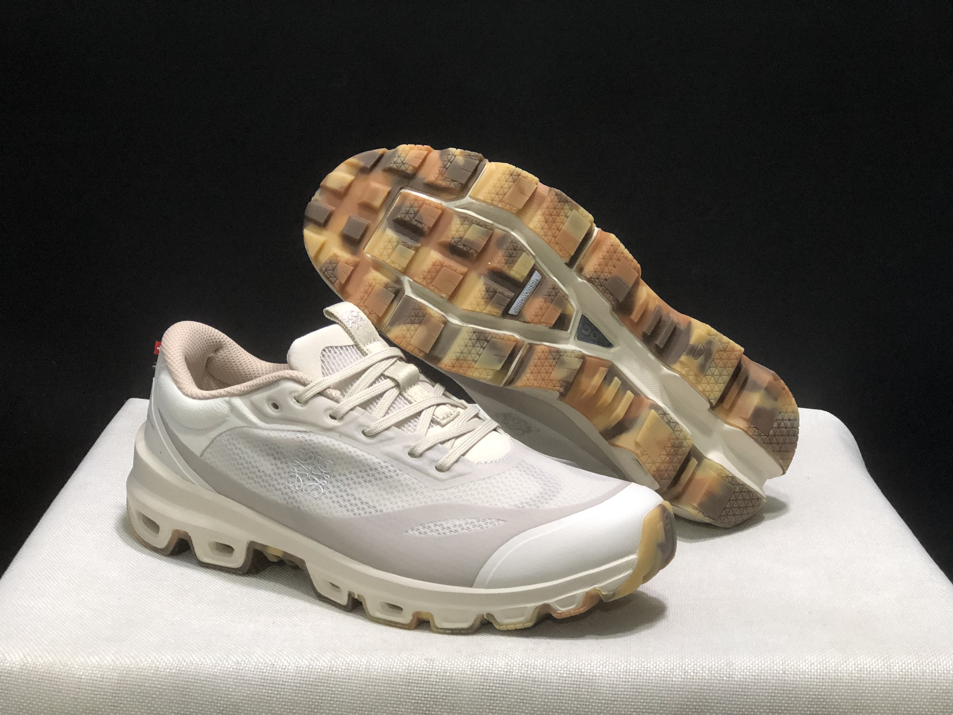 LOEWE x On Running Cloudventure 2.0 Running Shoes Co-Signed Edition Sand