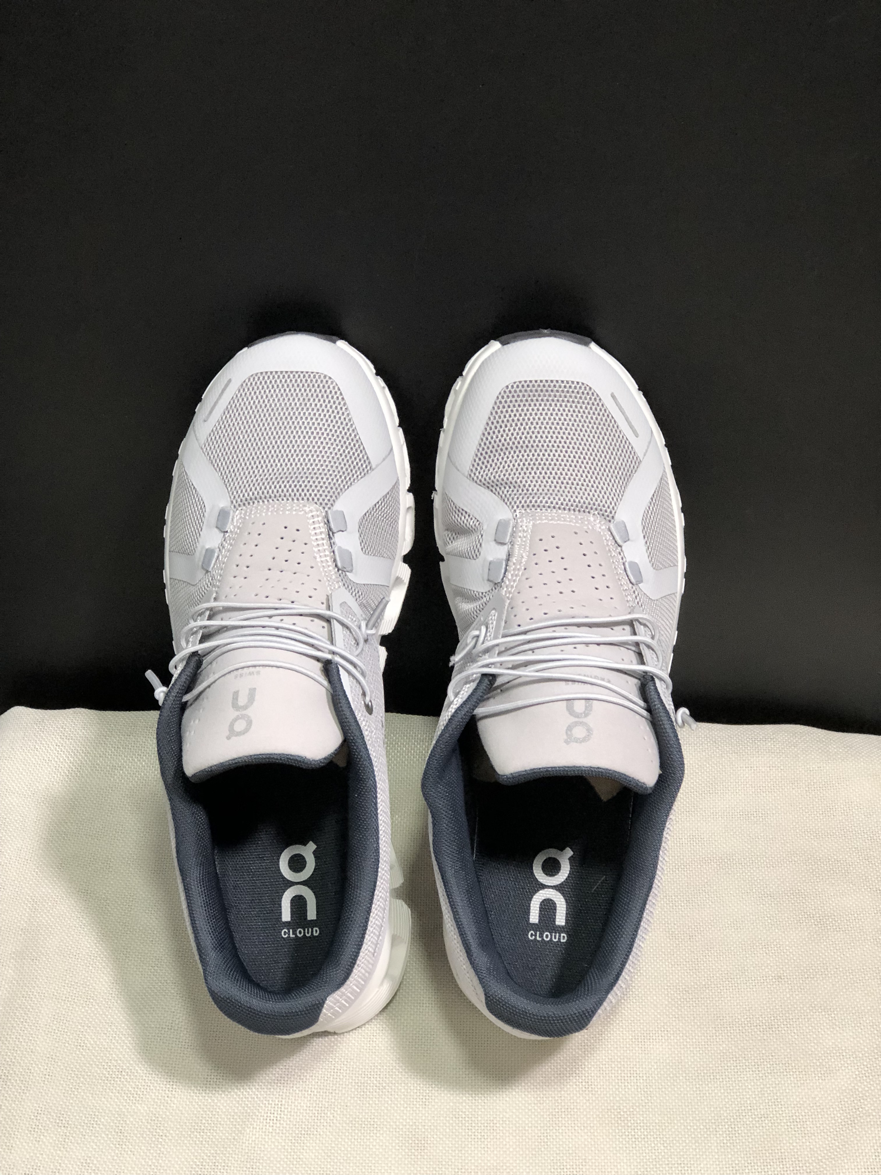 On Running Cloud 5 Light Grey Lightweight Running Shoes