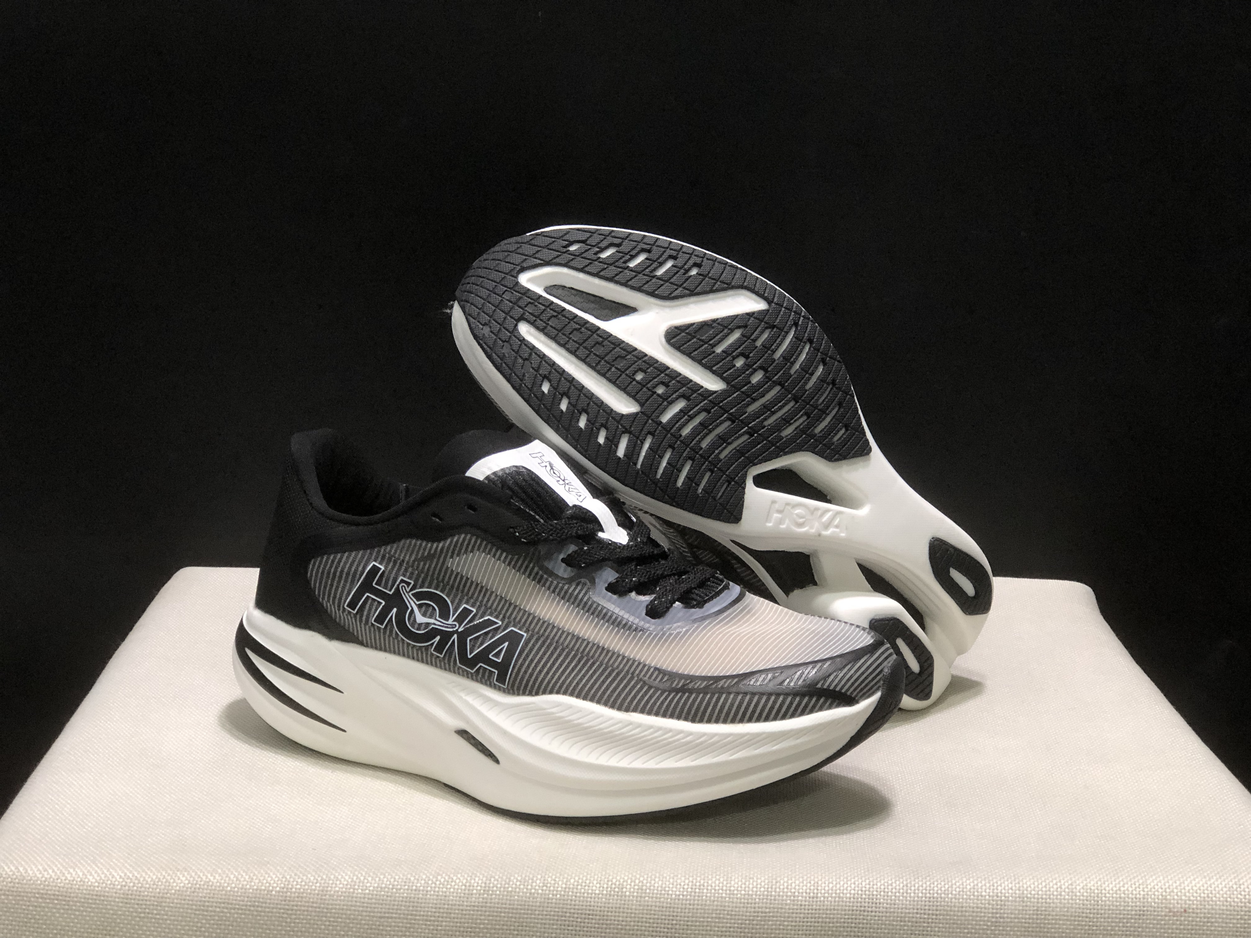 Hoka One One Cielo X1 2.0 Low-top Running Shoes Sneakers White/Black