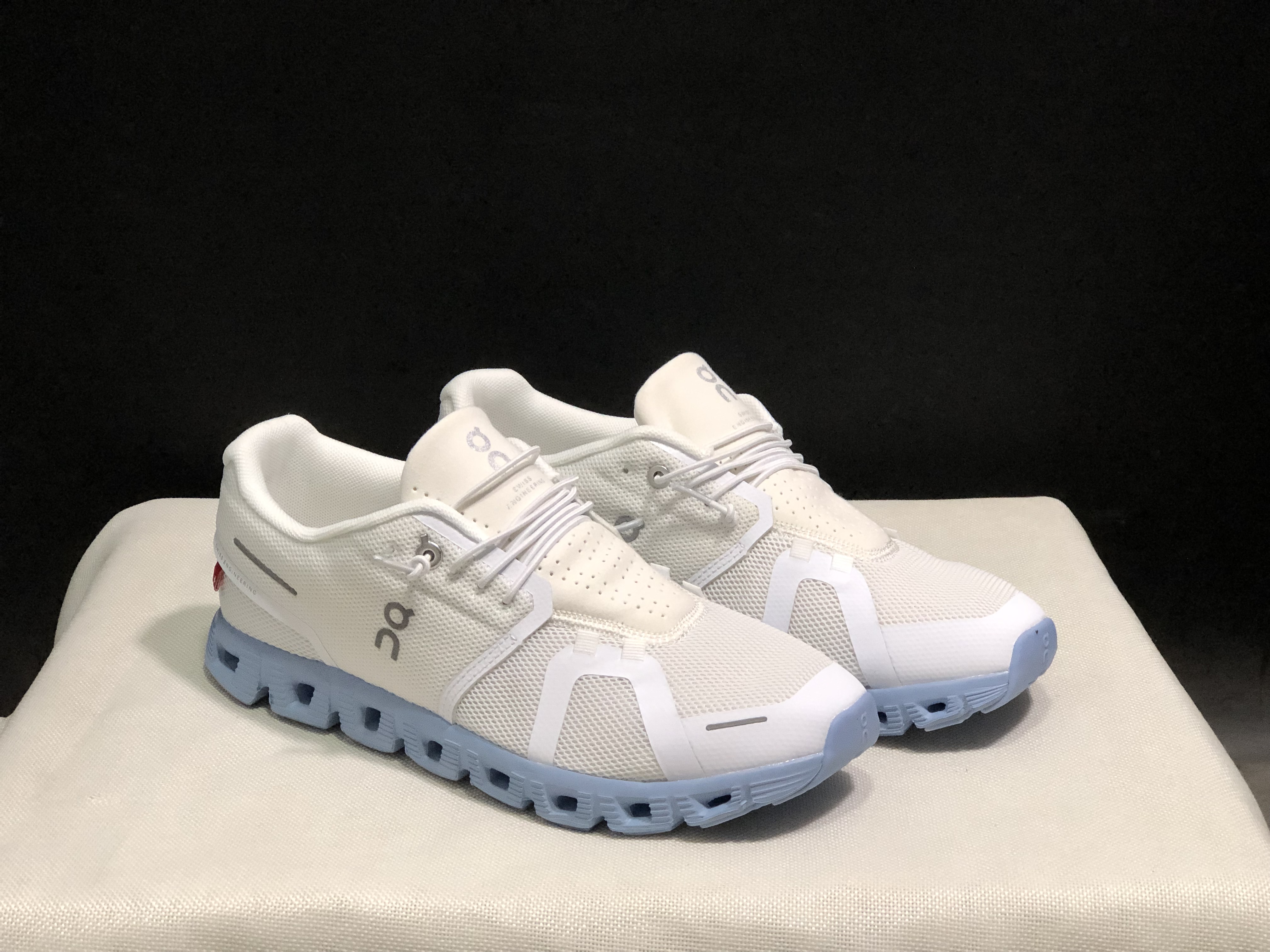 On Running Cloud 5 Lightweight Running Shoes Magnolia Alba