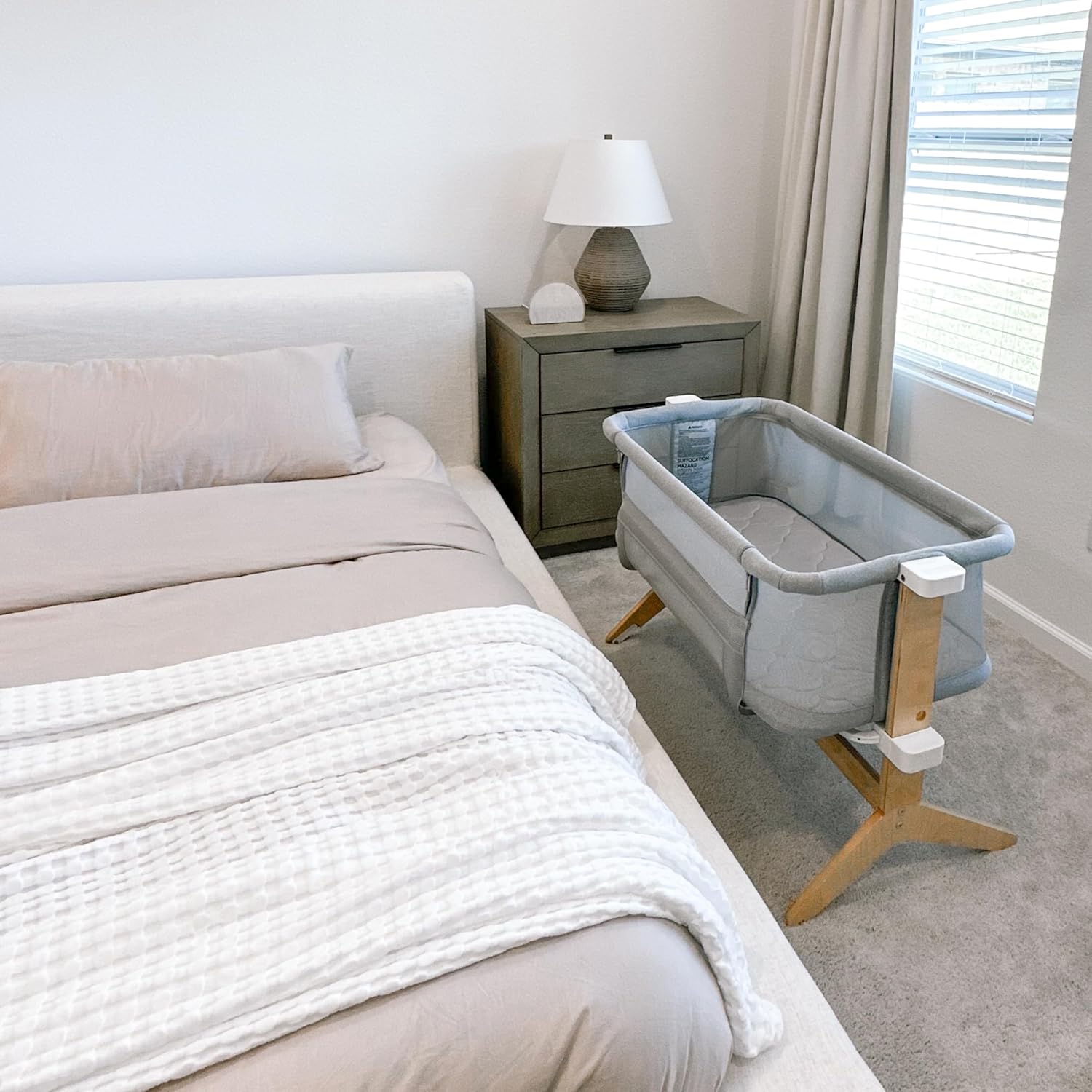 Bassinet & Bedside Sleeper with Washable Mattress