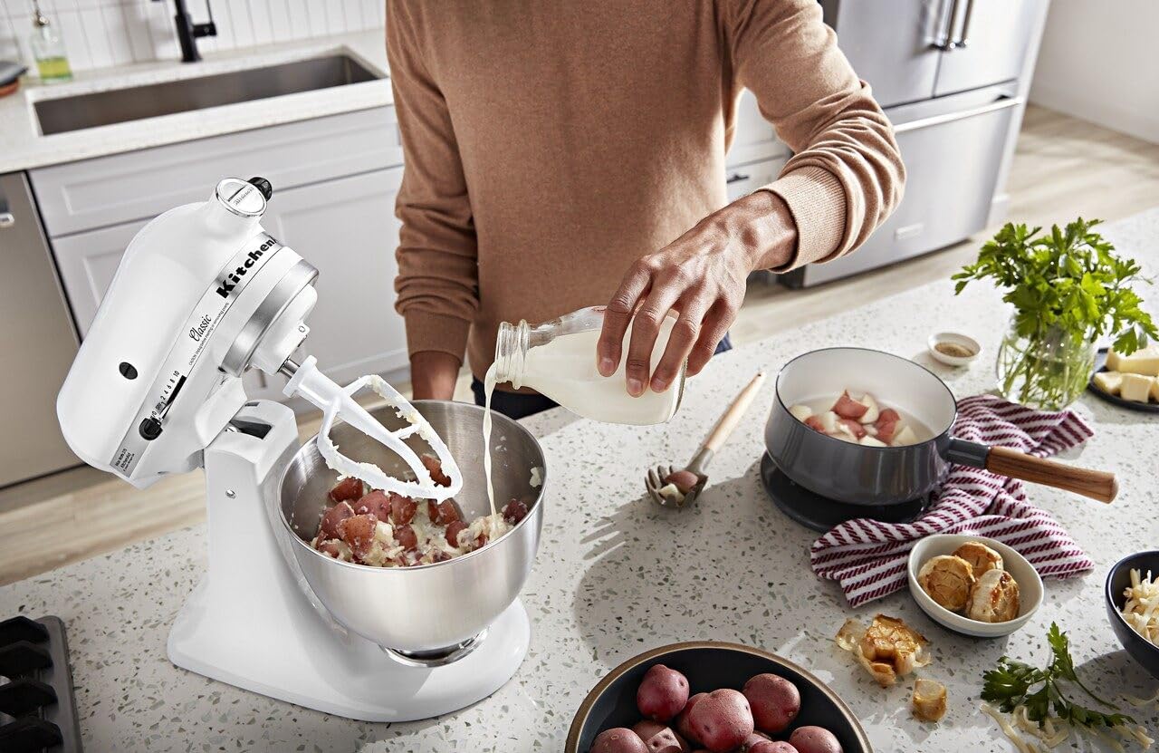 Classic Series 4.5 Quart Tilt-Head Mixer – White