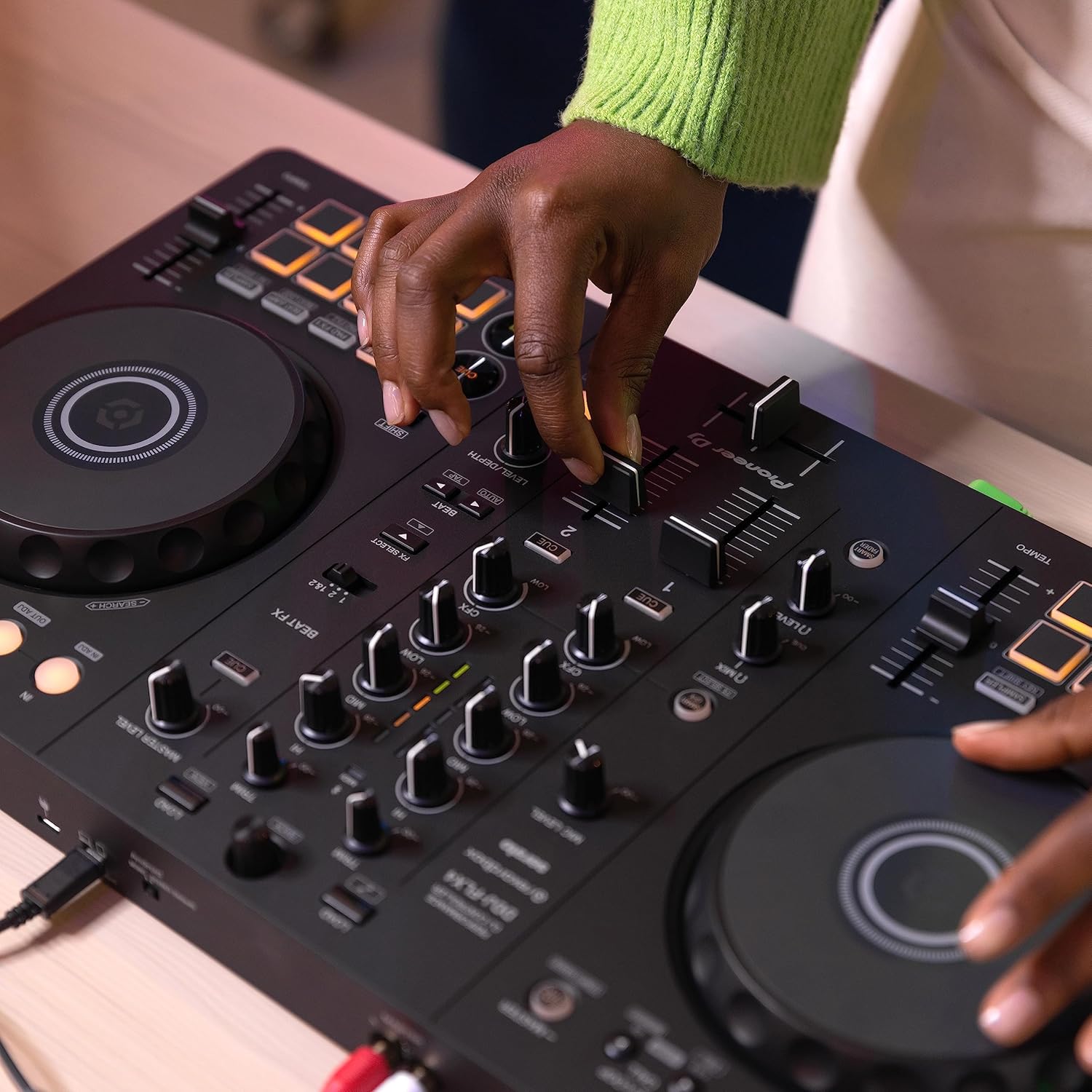 DDJ-FLX4 2-Deck Controller – Graphite