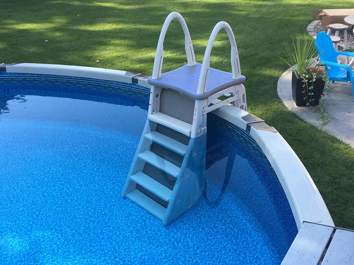 Confer Plastics 7200 Roll Guard Adjustable Ladder
