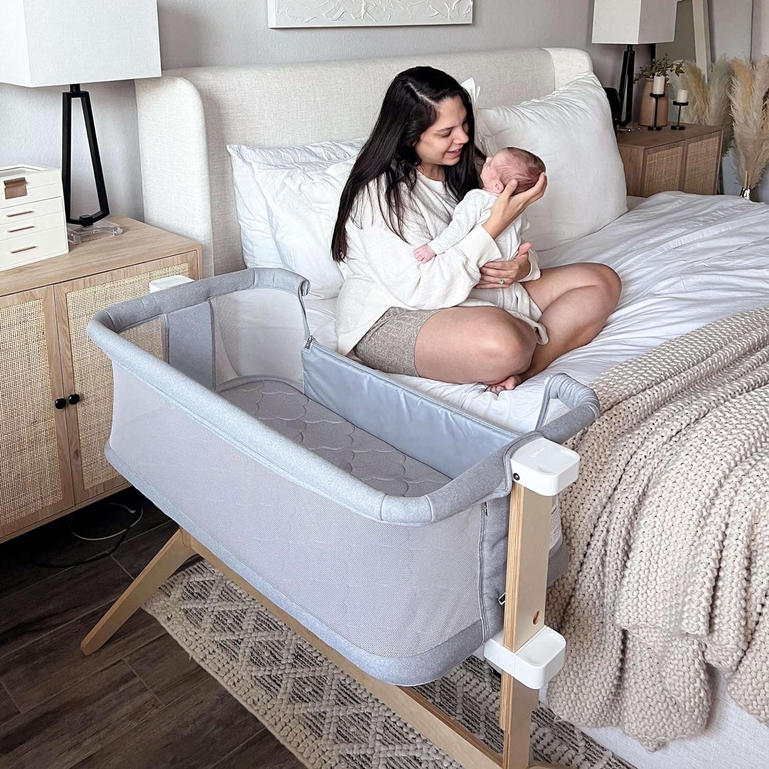 Bassinet & Bedside Sleeper with Washable Mattress