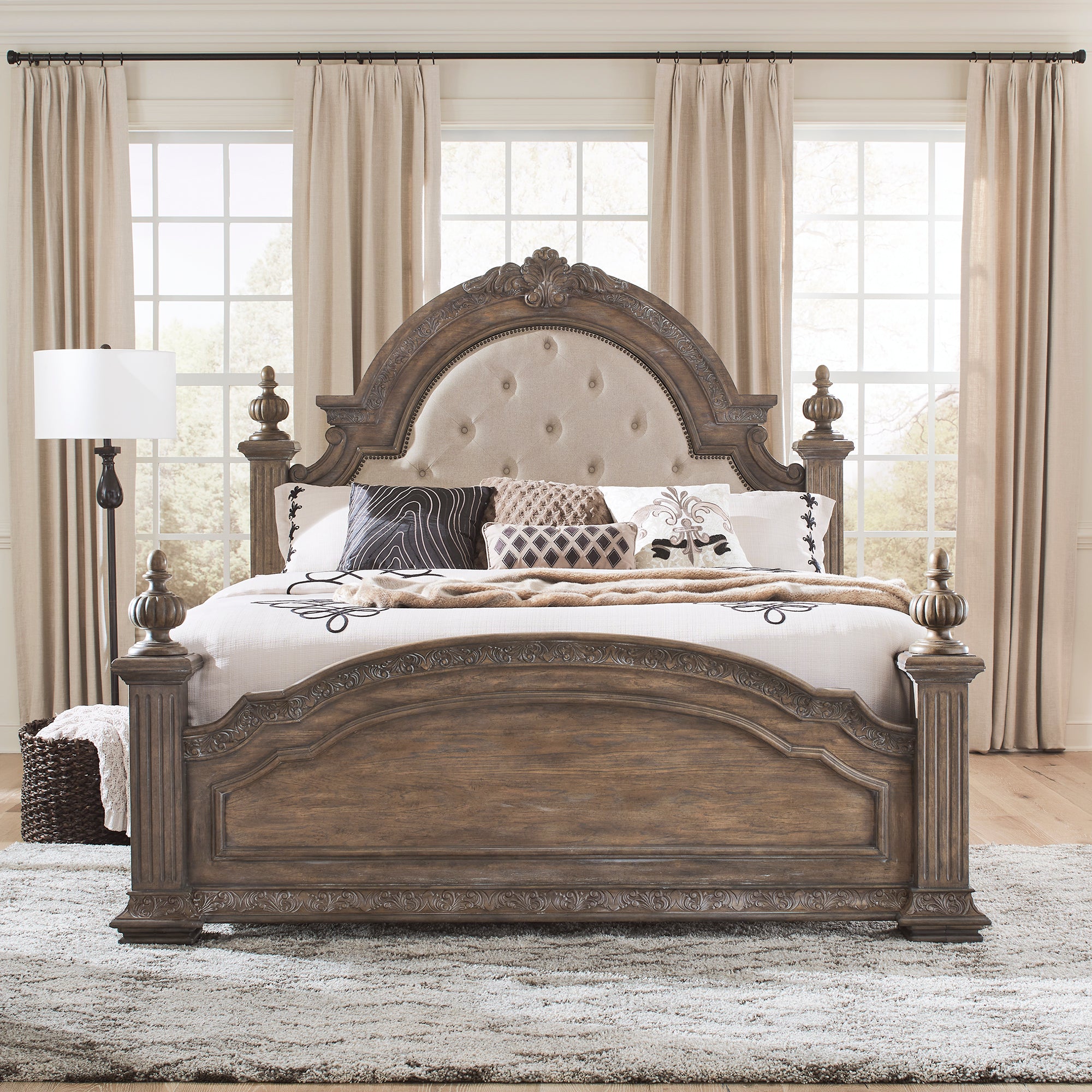 Carlisle Court 502-BR-KPS King Poster Bed