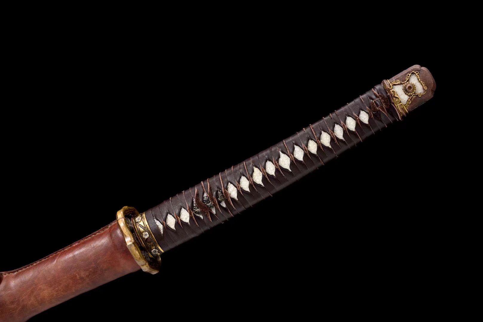 Tachi | Damascus Real hamon | Leather Sheath | Hollow out Copper Gilded Glided silver | Hand sharpened  | High performance | Razor sharp | Battle-ready | Full-tang - Spartan Blades Club - 陳氏劍莊1892