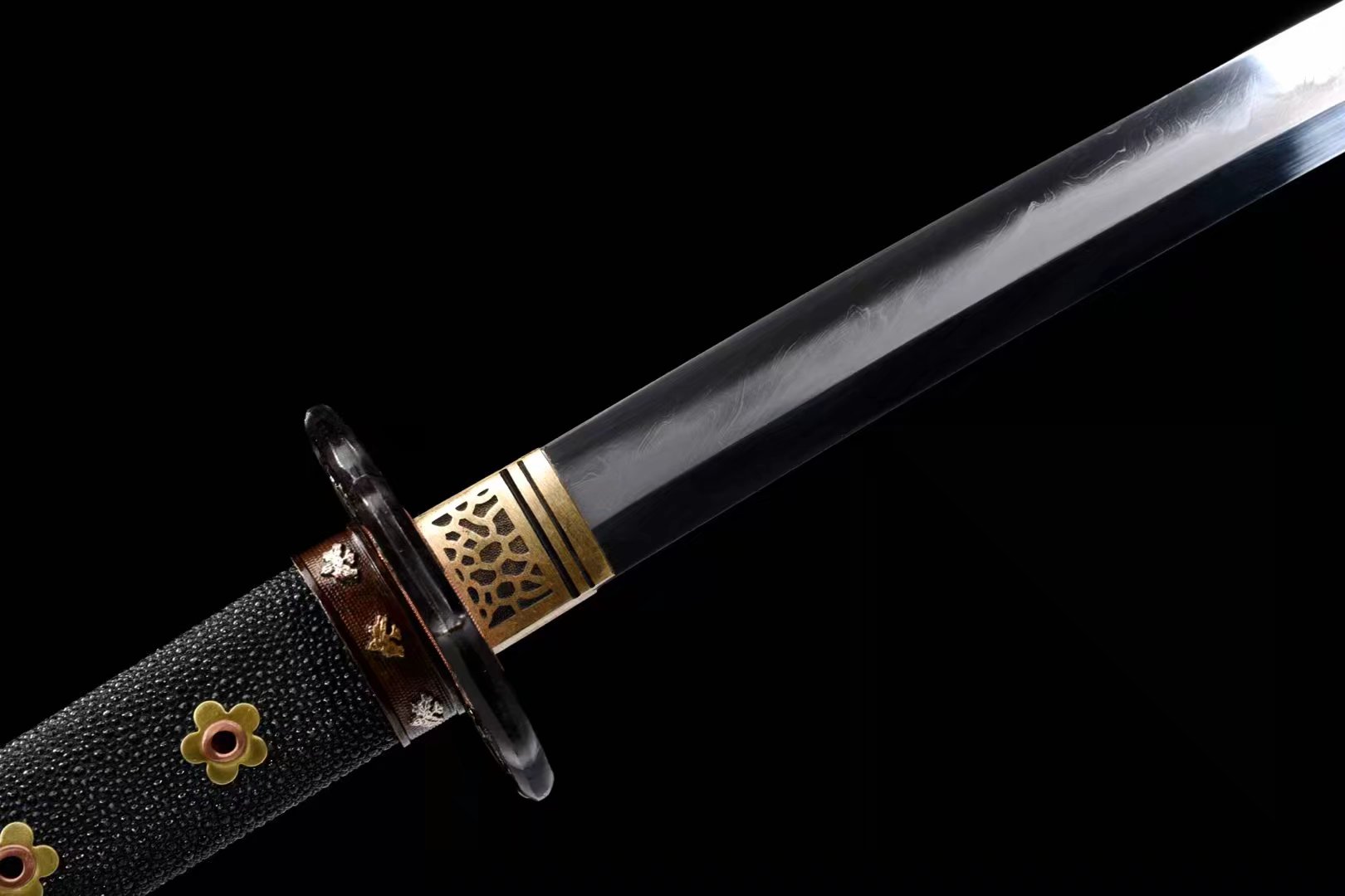 Tachi | Damascus Clay Tempered | Ray-skin Sheath | Ray-skin Handle | Copper Gilded Glided silver | High performance | Battle-ready | Razor sharp | Full-tang - Spartan Blades Club - 陳氏劍莊1892