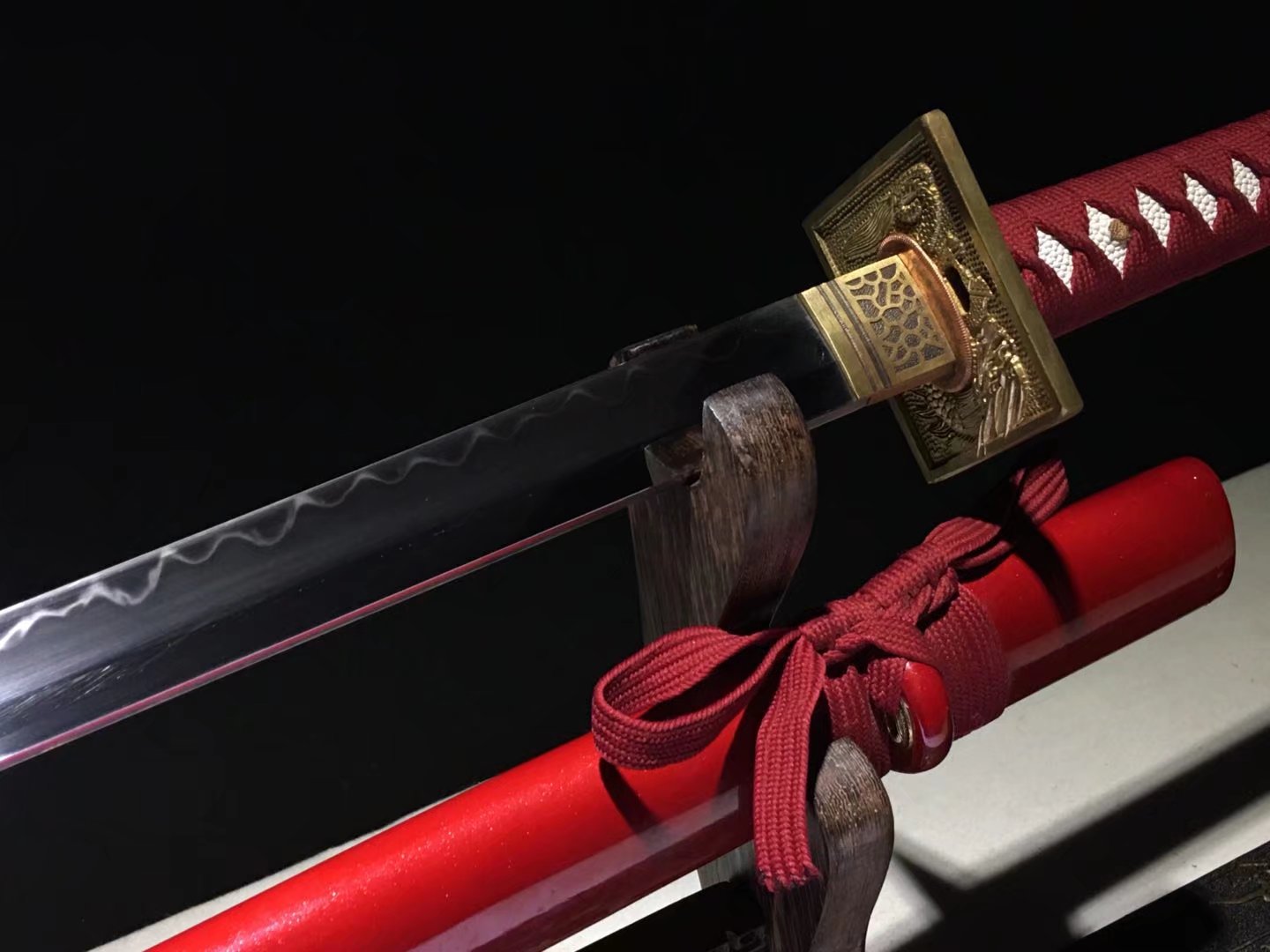 Katana | Copper Accessories | T10 Steel Clay tempered | Red Lacquer Sheath Dragon |  Real hamon | Hand forged | Razor sharp |  Full-tang - Spartan Blades Club - 陳氏劍莊1892