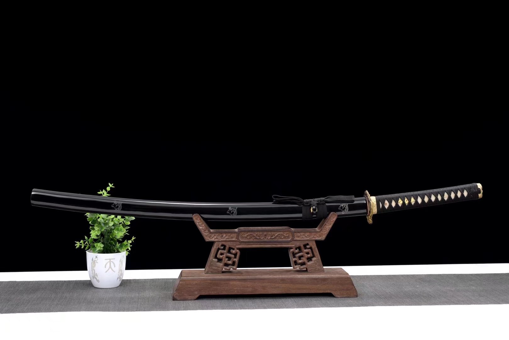 Katana | T10 Steel Clay-Tempered | Real hamon | Dragon | Black | Wooden Lacquer sheath | High performance | Battle-ready | Razor sharp | Full-tang - Spartan Blades Club - 陳氏劍莊1892