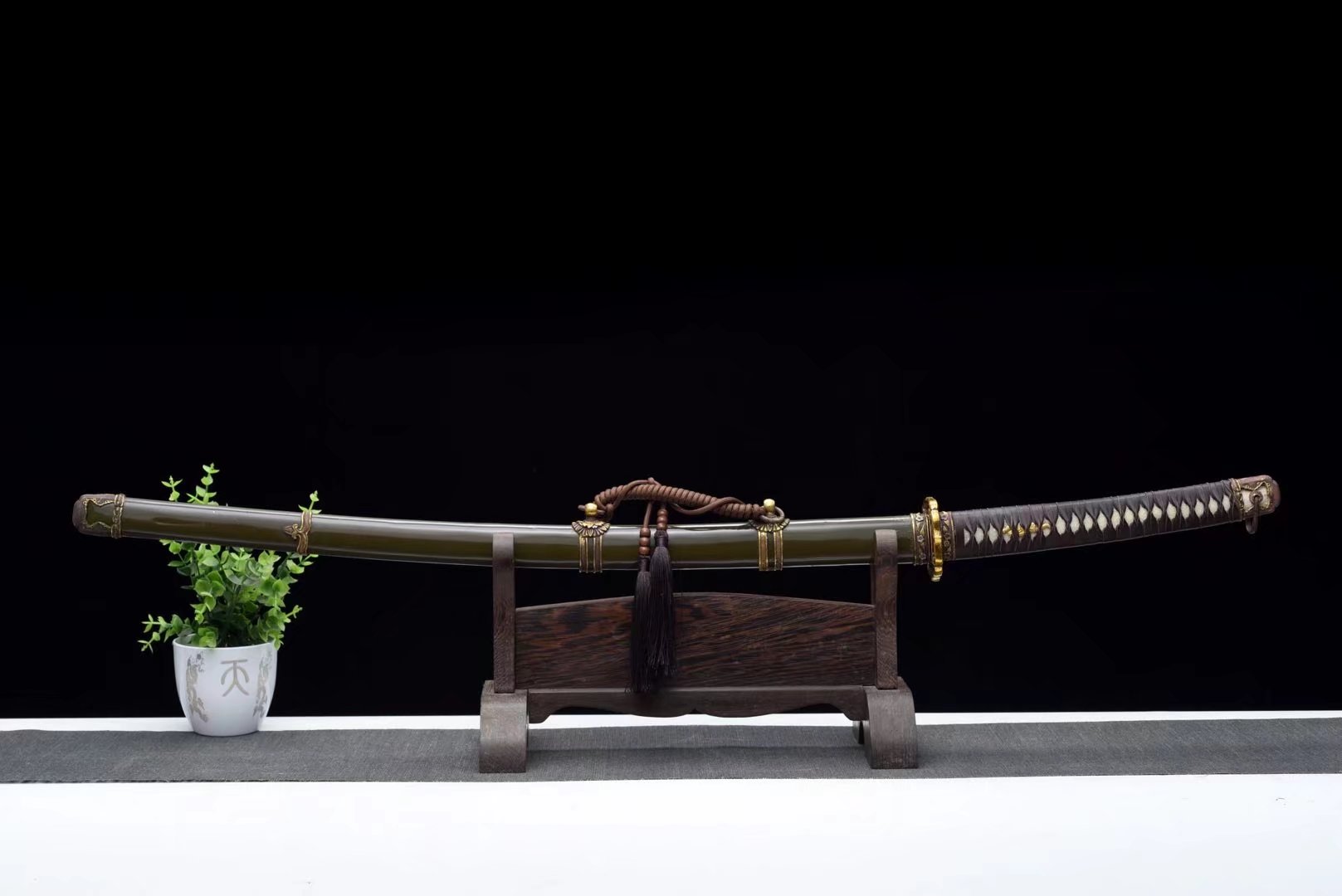 昭和荣耀 Showa Glory | Damascus Clay Tempered | Hand forged sharpened | Iron Sheath | Ray-skin Handle | Copper Gilded Glided silver | High performance | Battle-ready | Full-tang - Spartan Blades Club - 陳氏劍莊1892