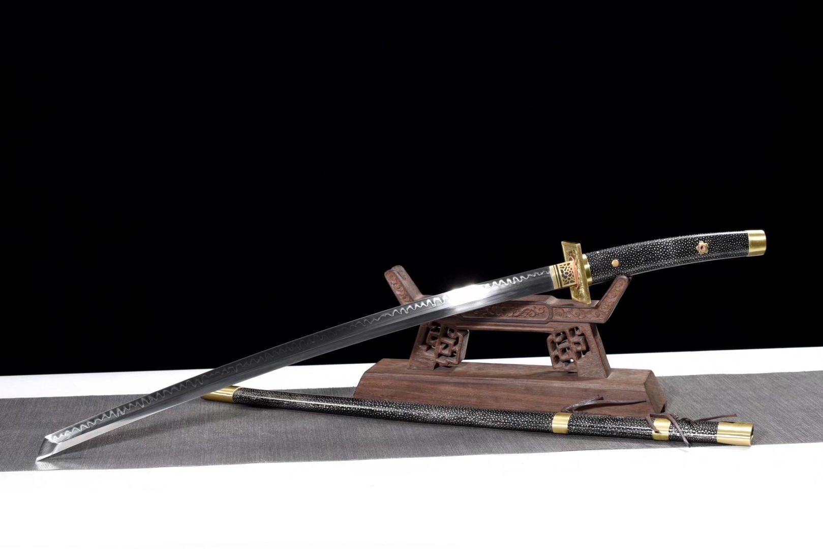 Tachi | Copper Accessories | T10 Steel Clay Tempered | Ray-skin Sheath | Ray-skin Handle | Real hamon | High performance | Battle-ready | Full-tang - Spartan Blades Club - 陳氏劍莊1892