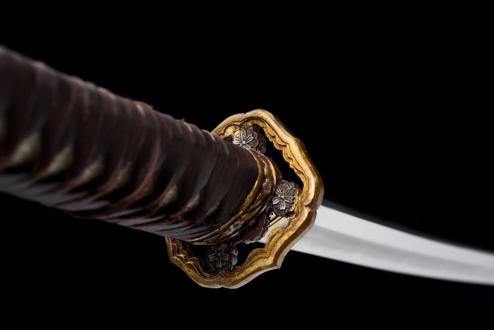 Tachi | Damascus Real hamon | Leather Sheath | Hollow out Copper Gilded Glided silver | Hand sharpened  | High performance | Razor sharp | Battle-ready | Full-tang - Spartan Blades Club - 陳氏劍莊1892