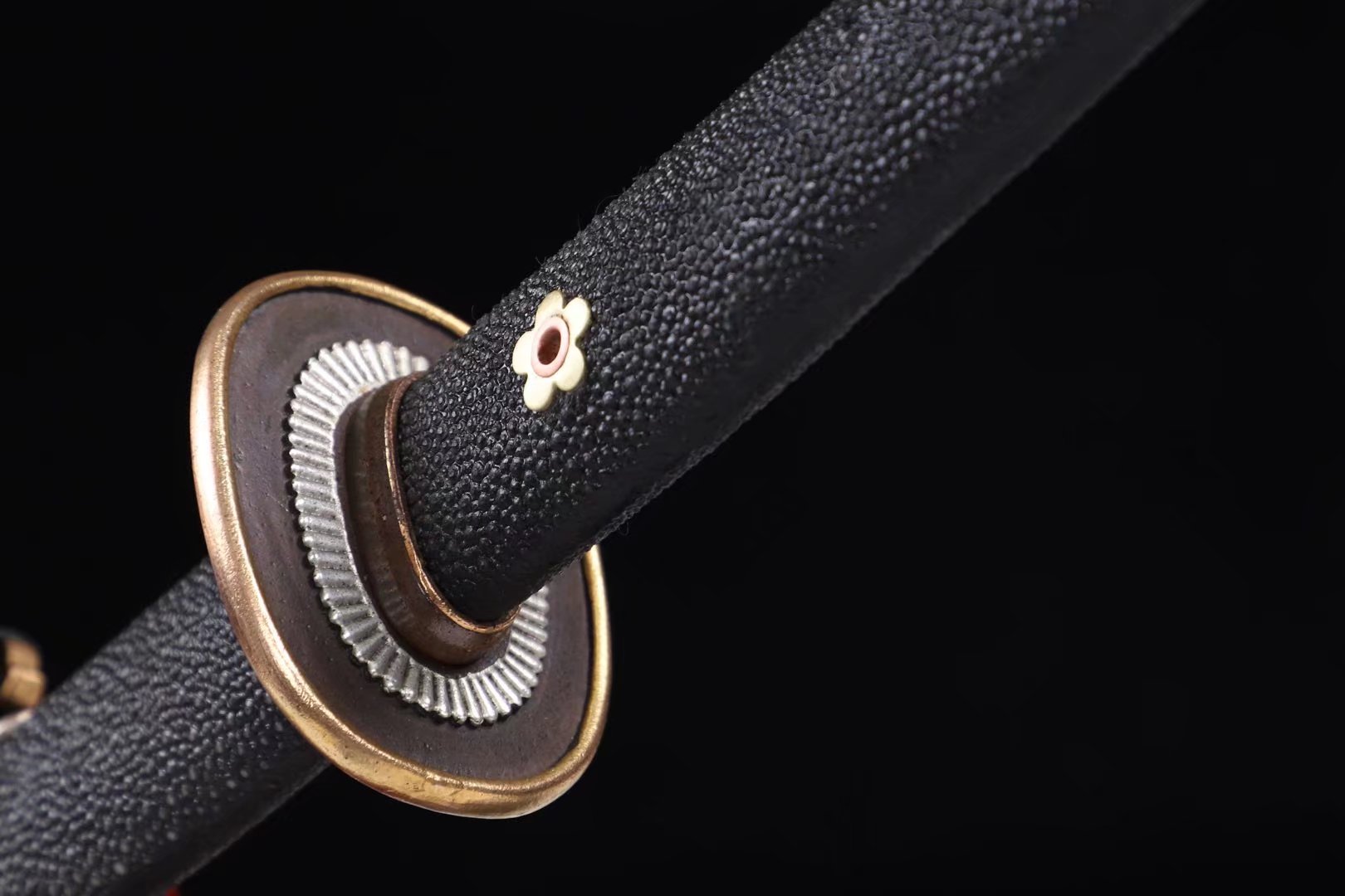 Tachi | Damascus Clay Tempered | Hand sharpened | Ray-skin Sheath | Ray-skin Handle | Copper Gilded Glided silver Accessories | High performance | Battle-ready | Full-tang - Spartan Blades Club - 陳氏劍莊1892