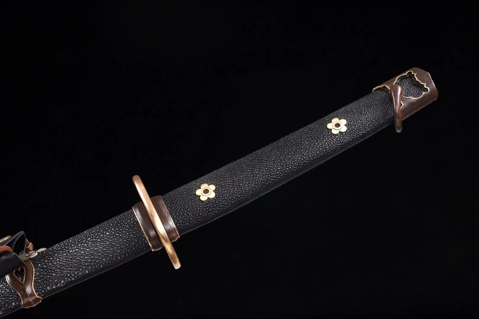 Tachi | Damascus Clay Tempered | Hand sharpened | Ray-skin Sheath | Ray-skin Handle | Copper Gilded Glided silver Accessories | High performance | Battle-ready | Full-tang - Spartan Blades Club - 陳氏劍莊1892