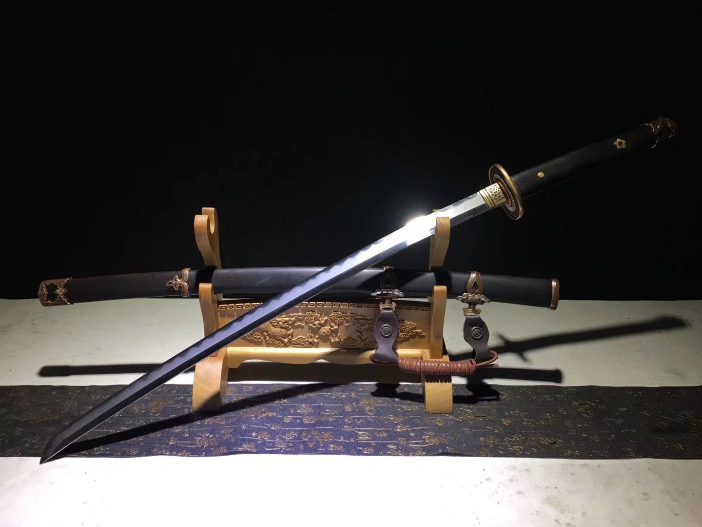 Tachi | Damascus Clay Tempered | Hand sharpened forged | Ebony Sheath | Ebony Handle | Copper Gilded Glided silver Accessories | High performance |  Razor sharp | Battle-ready | Full-tang - Spartan Blades Club - 陳氏劍莊1892