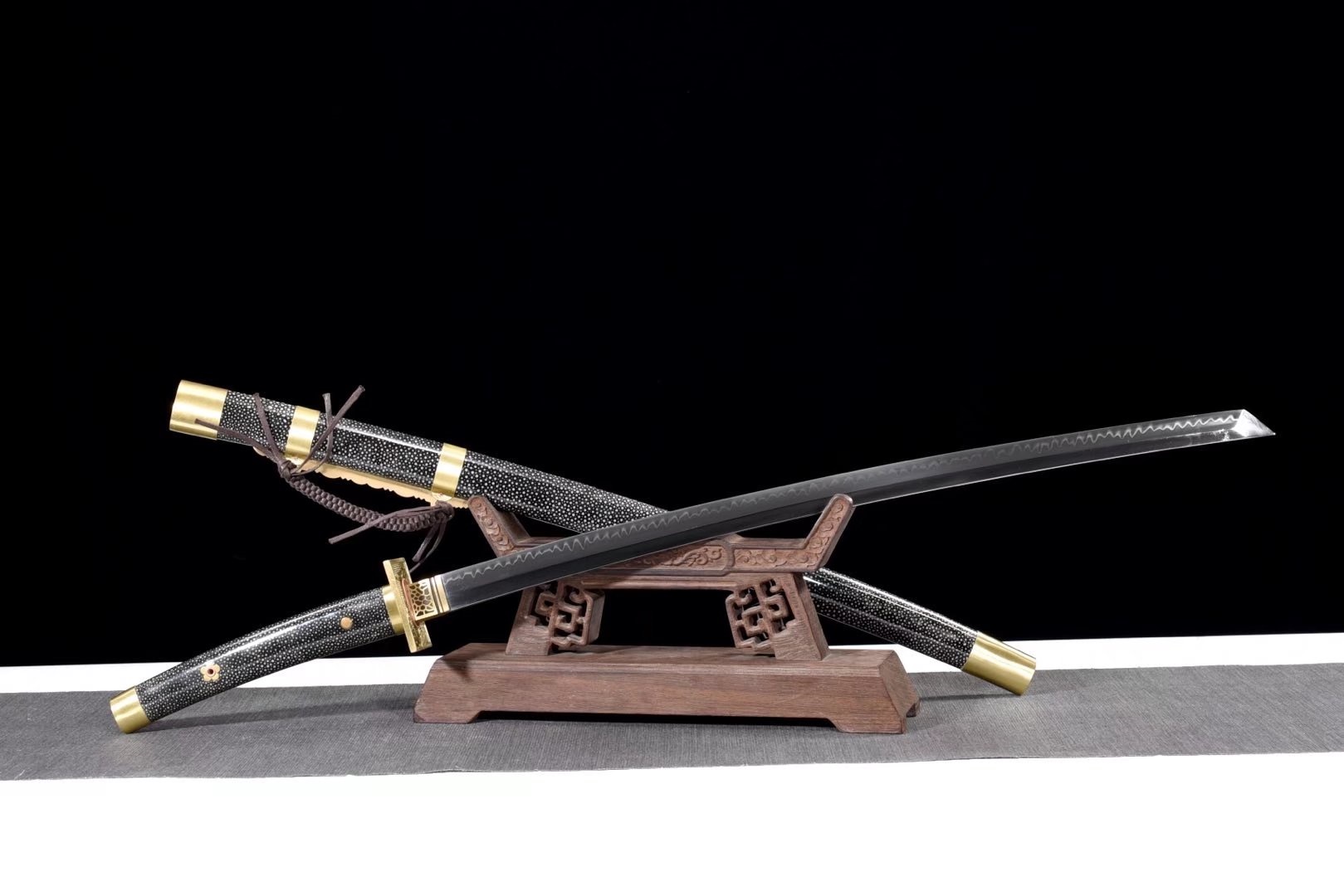 Tachi | Copper Accessories | T10 Steel Clay Tempered | Ray-skin Sheath | Ray-skin Handle | Real hamon | High performance | Battle-ready | Full-tang - Spartan Blades Club - 陳氏劍莊1892