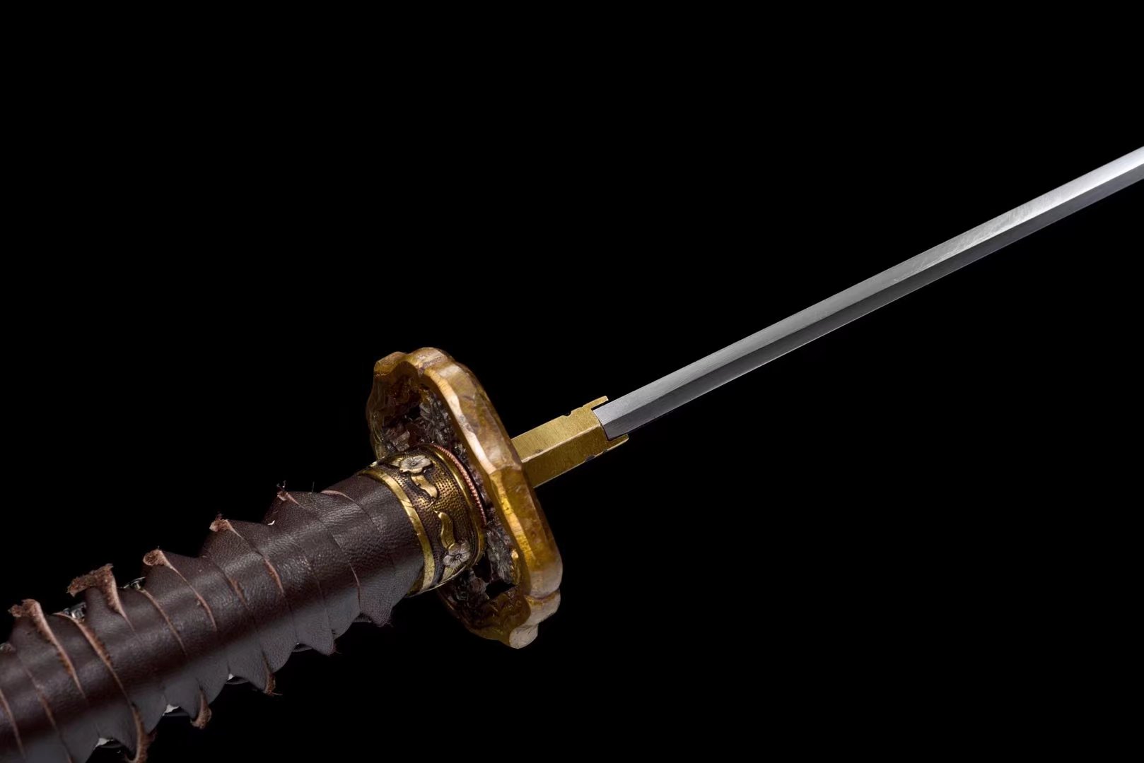 Tachi | Damascus Real hamon | Leather Sheath | Hollow out Copper Gilded Glided silver | Hand sharpened  | High performance | Razor sharp | Battle-ready | Full-tang - Spartan Blades Club - 陳氏劍莊1892