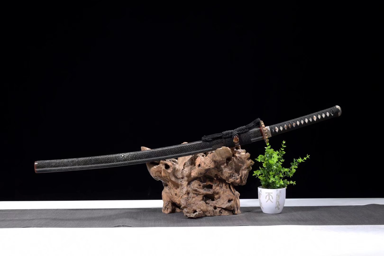 Katana | Damascus Clay Tempered | Hand forged sharpened | Ray-skin Sheath | Ray-skin Handle | Copper Gilded Glided silve Accessories | High performance | Razor sharp | Battle-ready | Full-tang - Spartan Blades Club - 陳氏劍莊1892