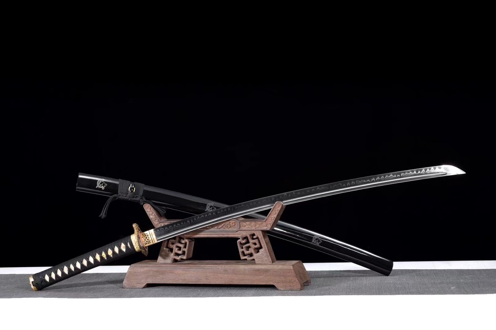 Katana | T10 Steel Clay-Tempered | Real hamon | Dragon | Black | Wooden Lacquer sheath | High performance | Battle-ready | Razor sharp | Full-tang - Spartan Blades Club - 陳氏劍莊1892