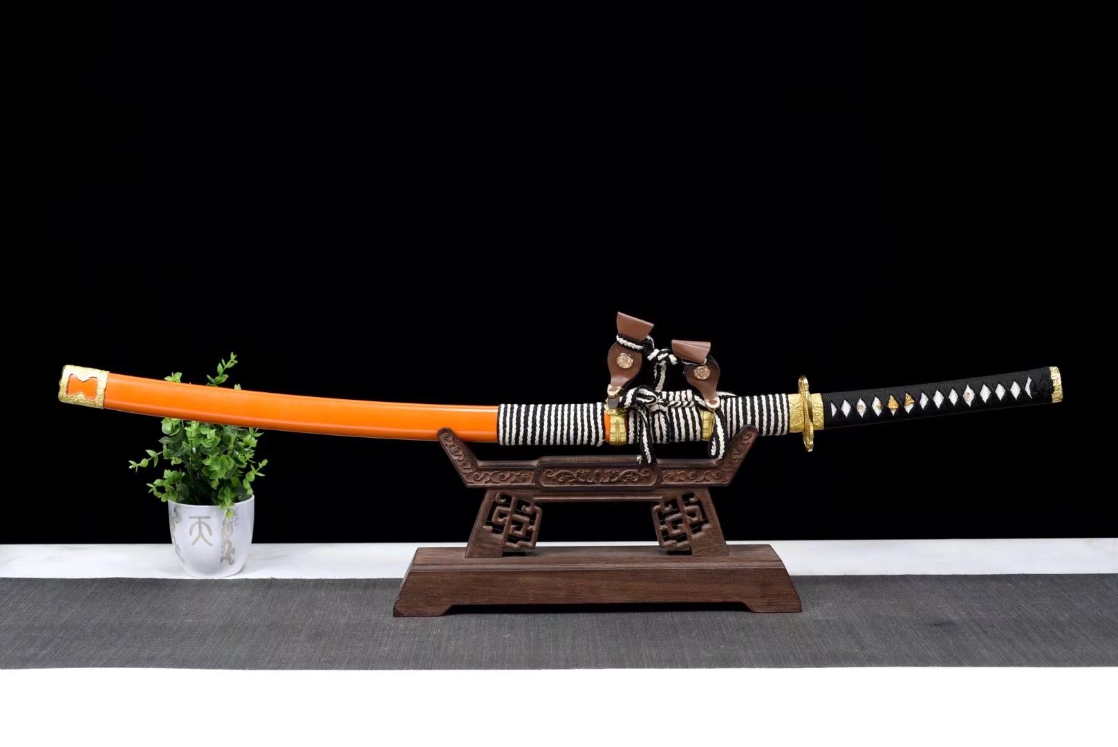 Tachi | T10 Steel Clay Tempered | Copper Accessories | Wooden Lacquer Sheath | Hand forged | Real hamon | High performance | Razor sharp | Battle-ready | Full-tang - Spartan Blades Club - 陳氏劍莊1892