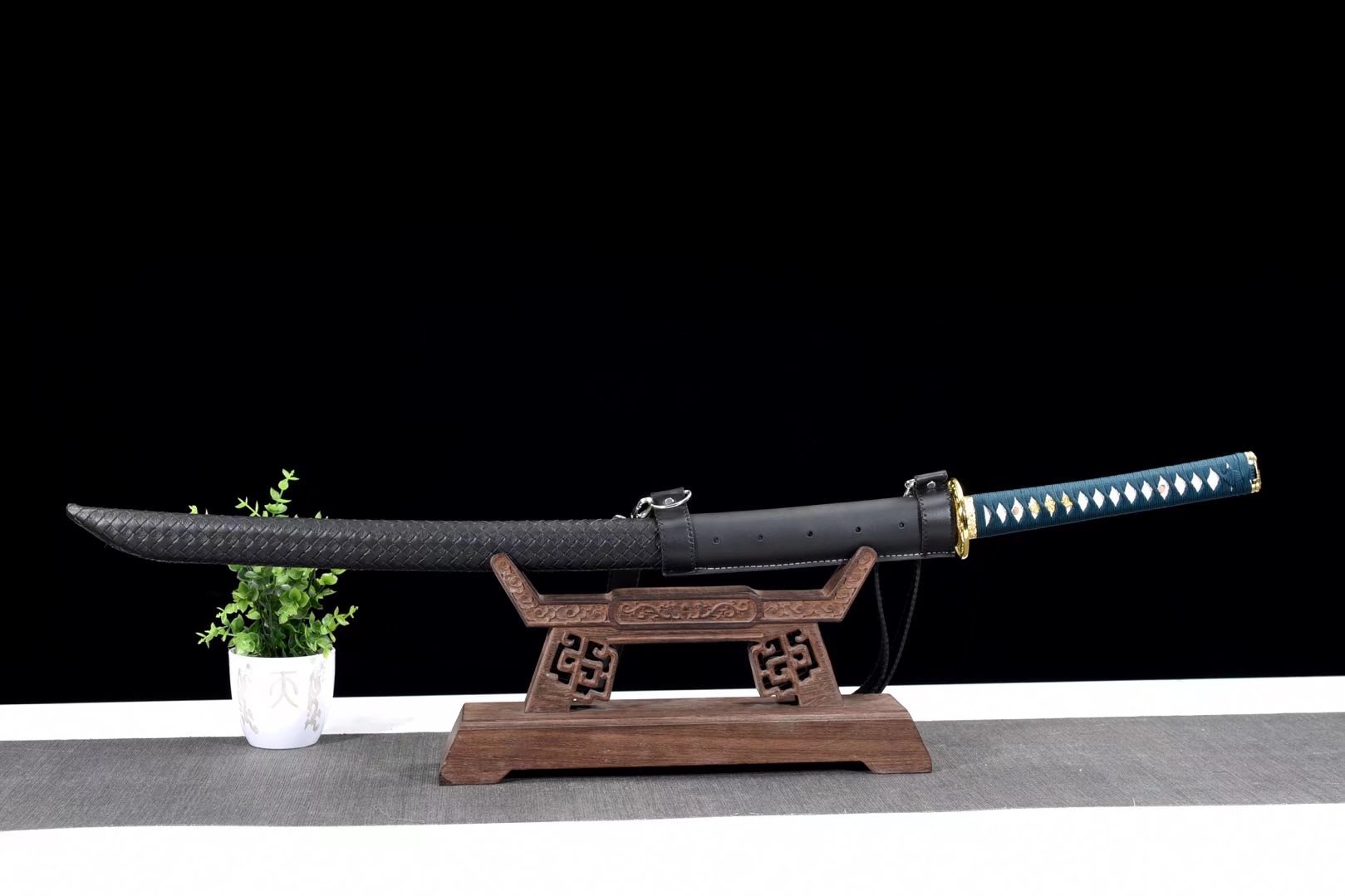 Katana | High manganese steel | Hand forged sharpened | Zinc Alloy Accessories | Wooden Leather Sheath | High performance | Razor sharp | Battle-ready | Full-tang - Spartan Blades Club - 陳氏劍莊1892