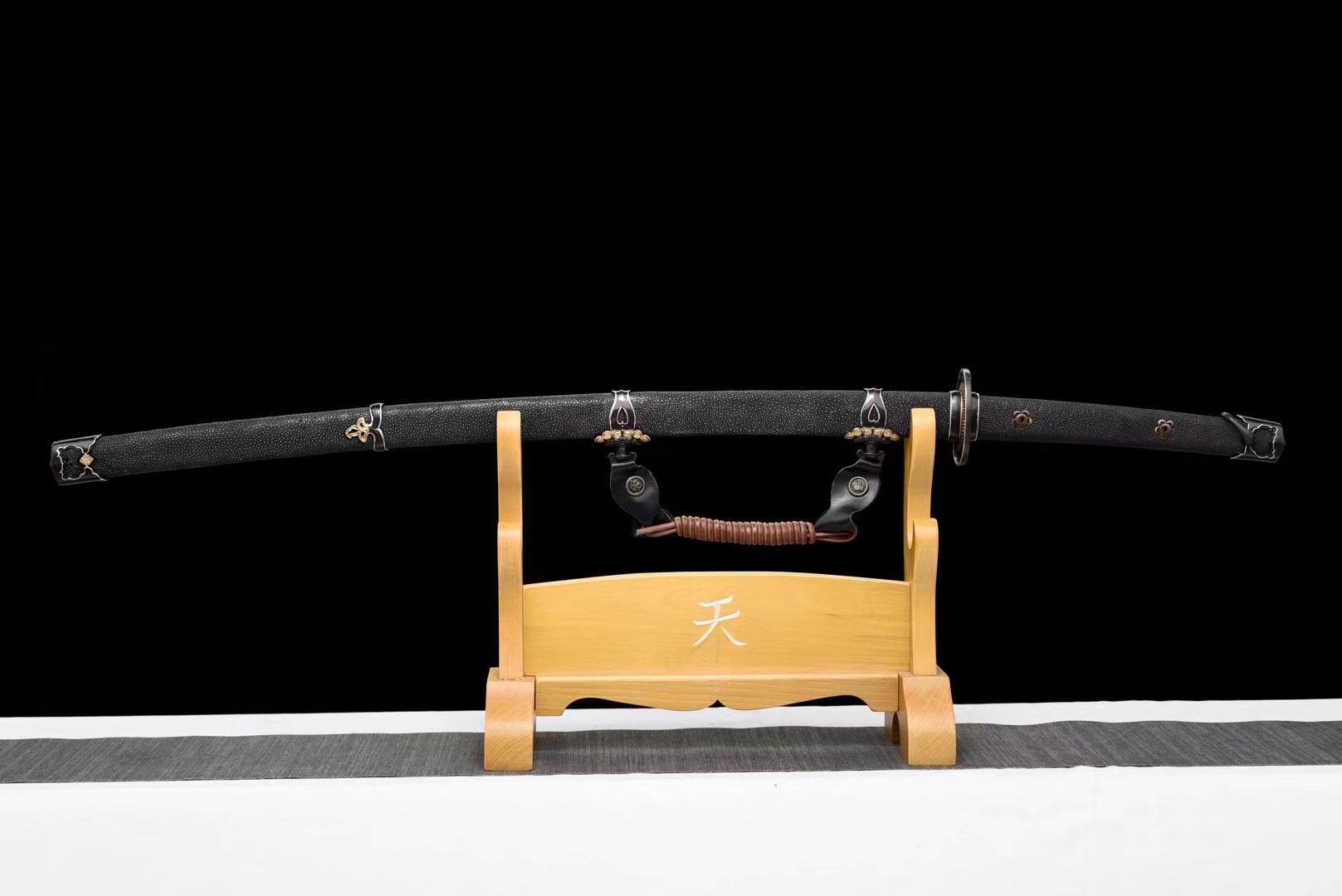 Tachi | Damascus Clay Tempered | Hand forged sharpened | Ray-skin Sheath | Ray-skin Handle | Copper Gilded Glided silve Accessories | High performance | Razor sharp | Battle-ready | Full-tang - Spartan Blades Club - 陳氏劍莊1892