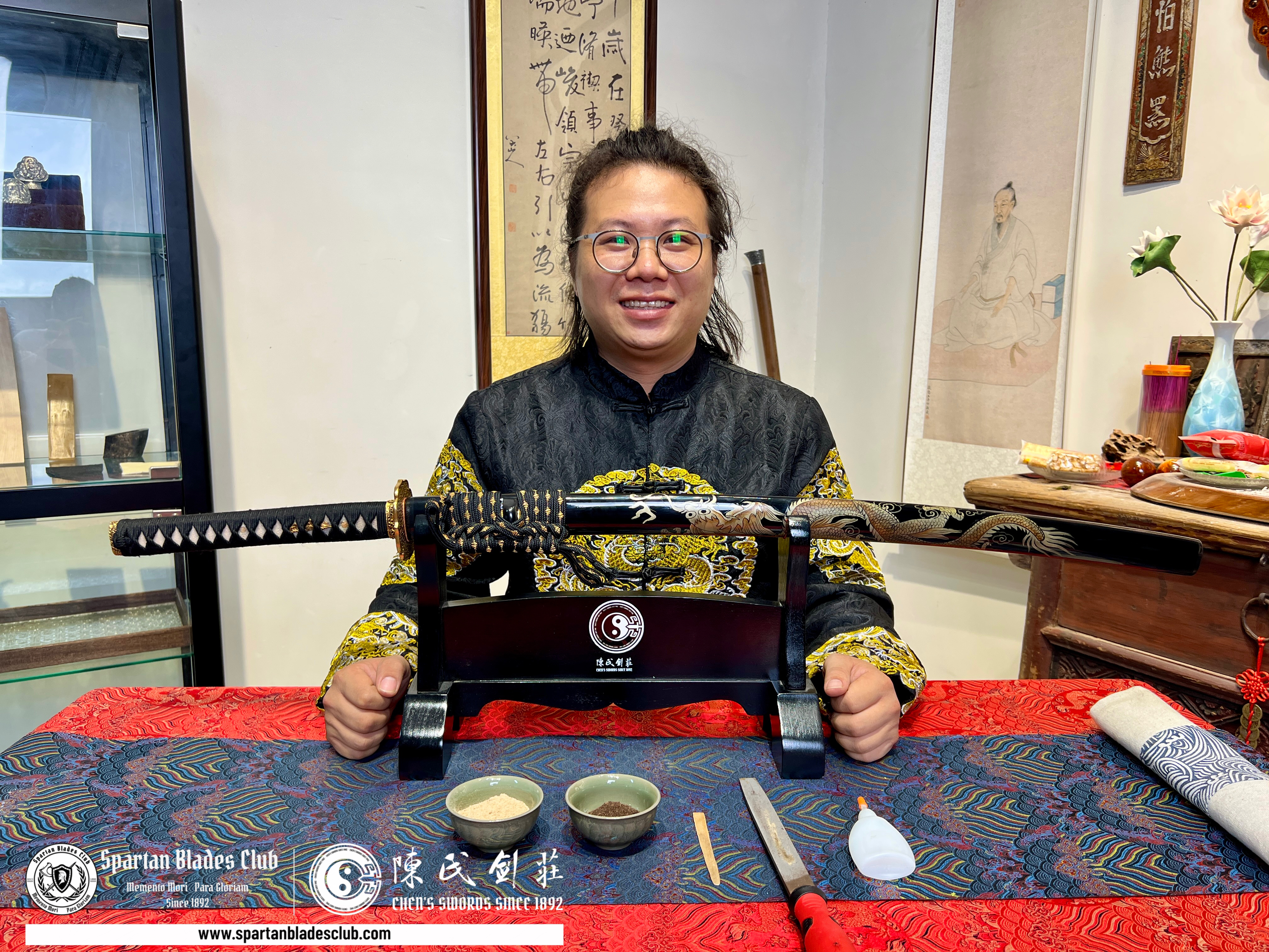 How to Easily Fix a Loose Scabbard or Saya Mouth at Home  -  Sword and Katana Maintenance Guide - Spartan Blades Club - 陳氏劍莊1892