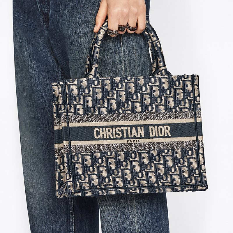 Medium D Book Tote 987456
