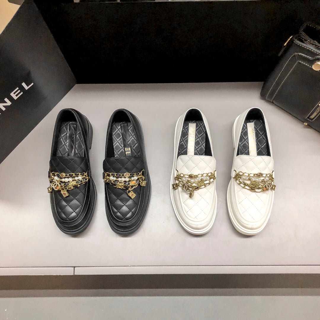 Chain Pendant Loafers