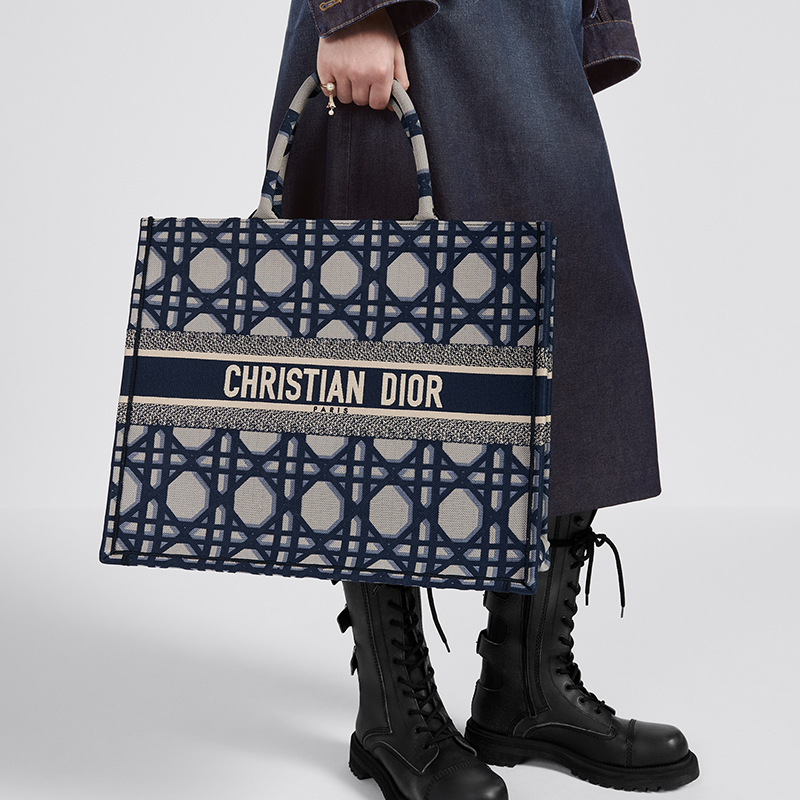 Large D Book Tote 987461