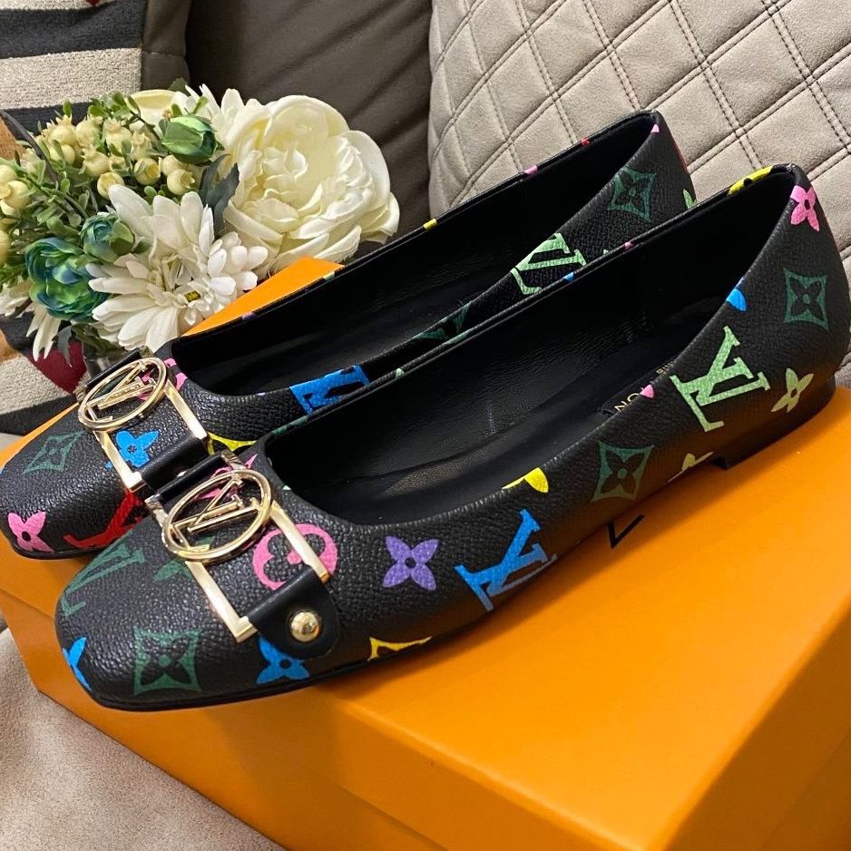 New Floral Design V Logo Women's Loafers
